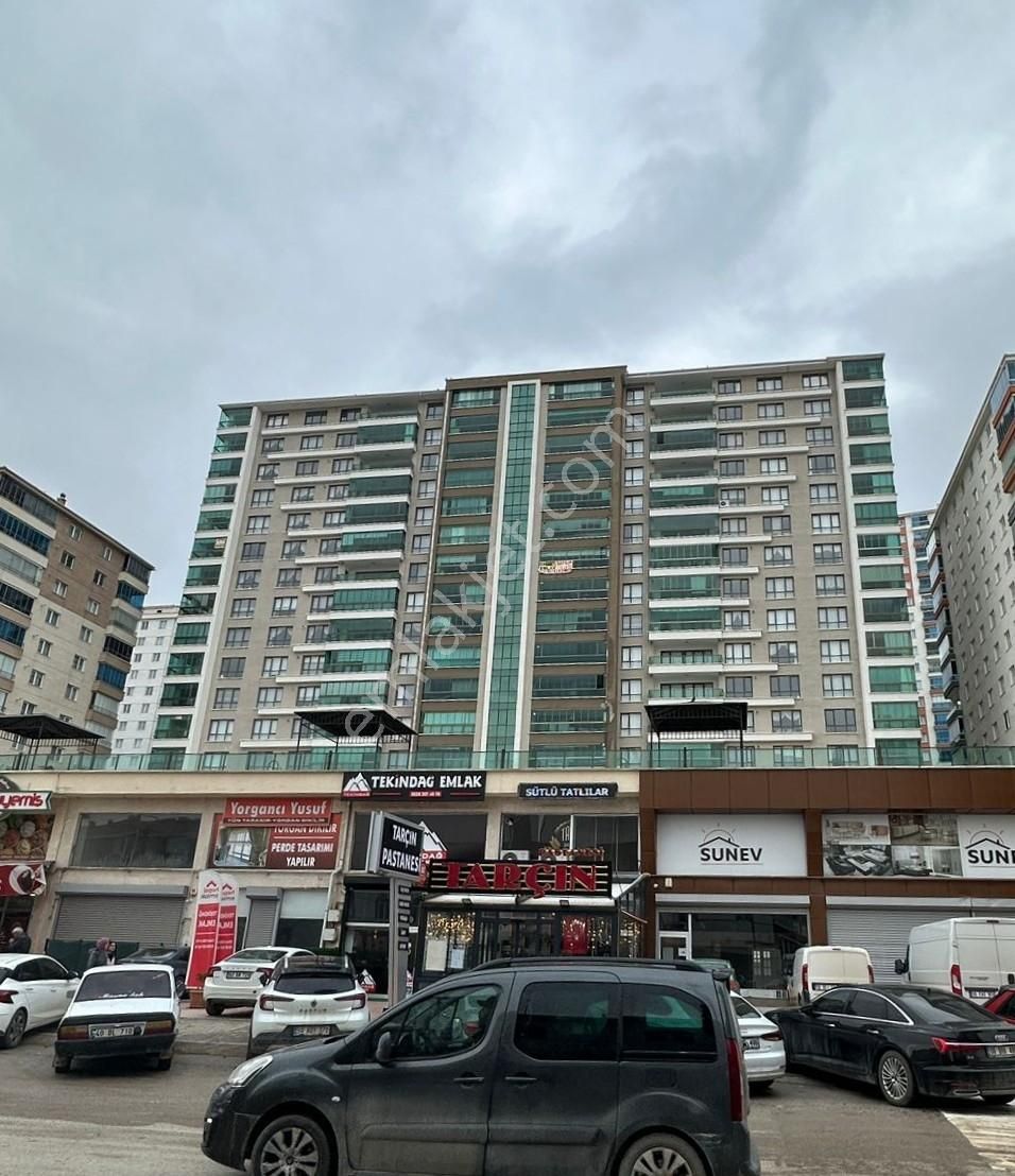 Polat Live Emlaktan Kaçırılmayacak Geniş M² 3,5+1 Satılık Daire