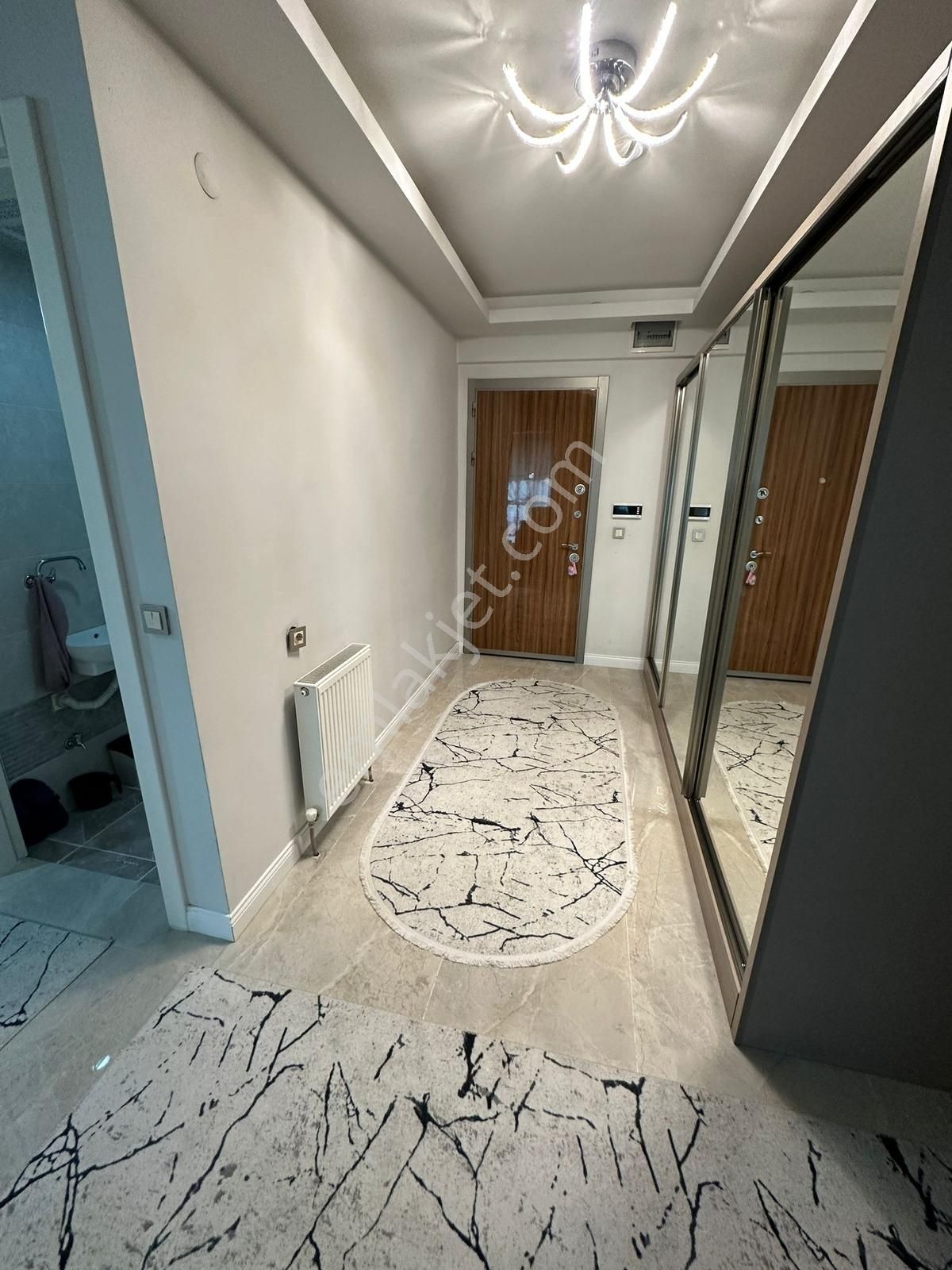 Polat Live Emlaktan Kaçırılmayacak Geniş M² 3,5+1 Satılık Daire - Görsel 6