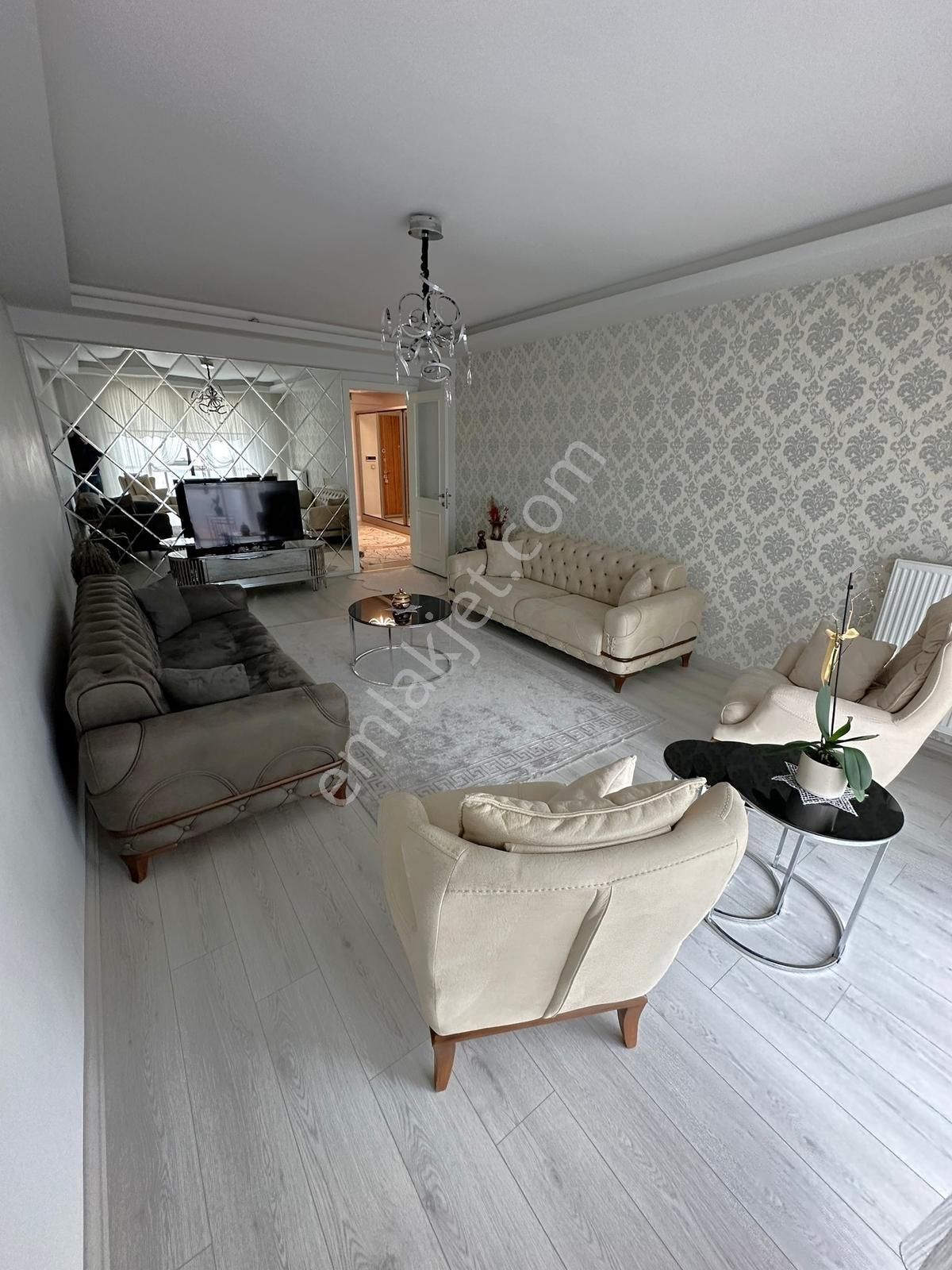 Polat Live Emlaktan Kaçırılmayacak Geniş M² 3,5+1 Satılık Daire - Görsel 15