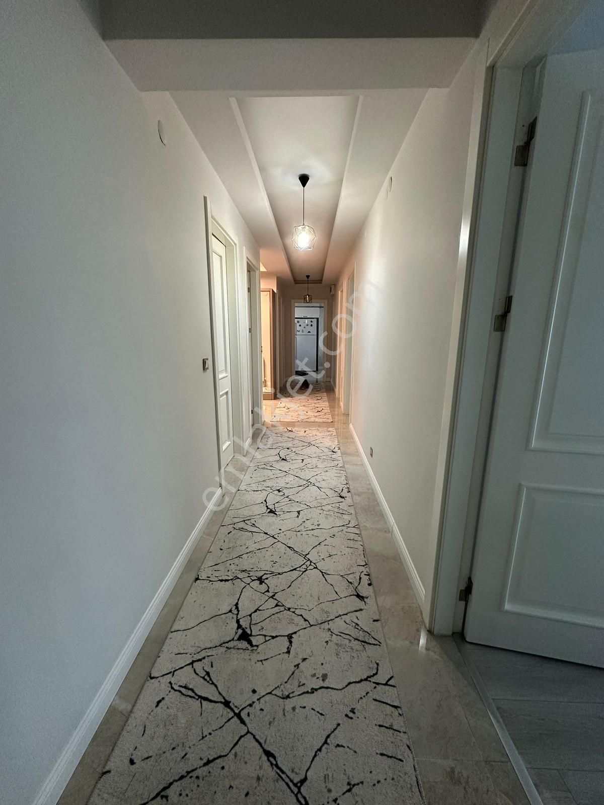 Polat Live Emlaktan Kaçırılmayacak Geniş M² 3,5+1 Satılık Daire - Görsel 11