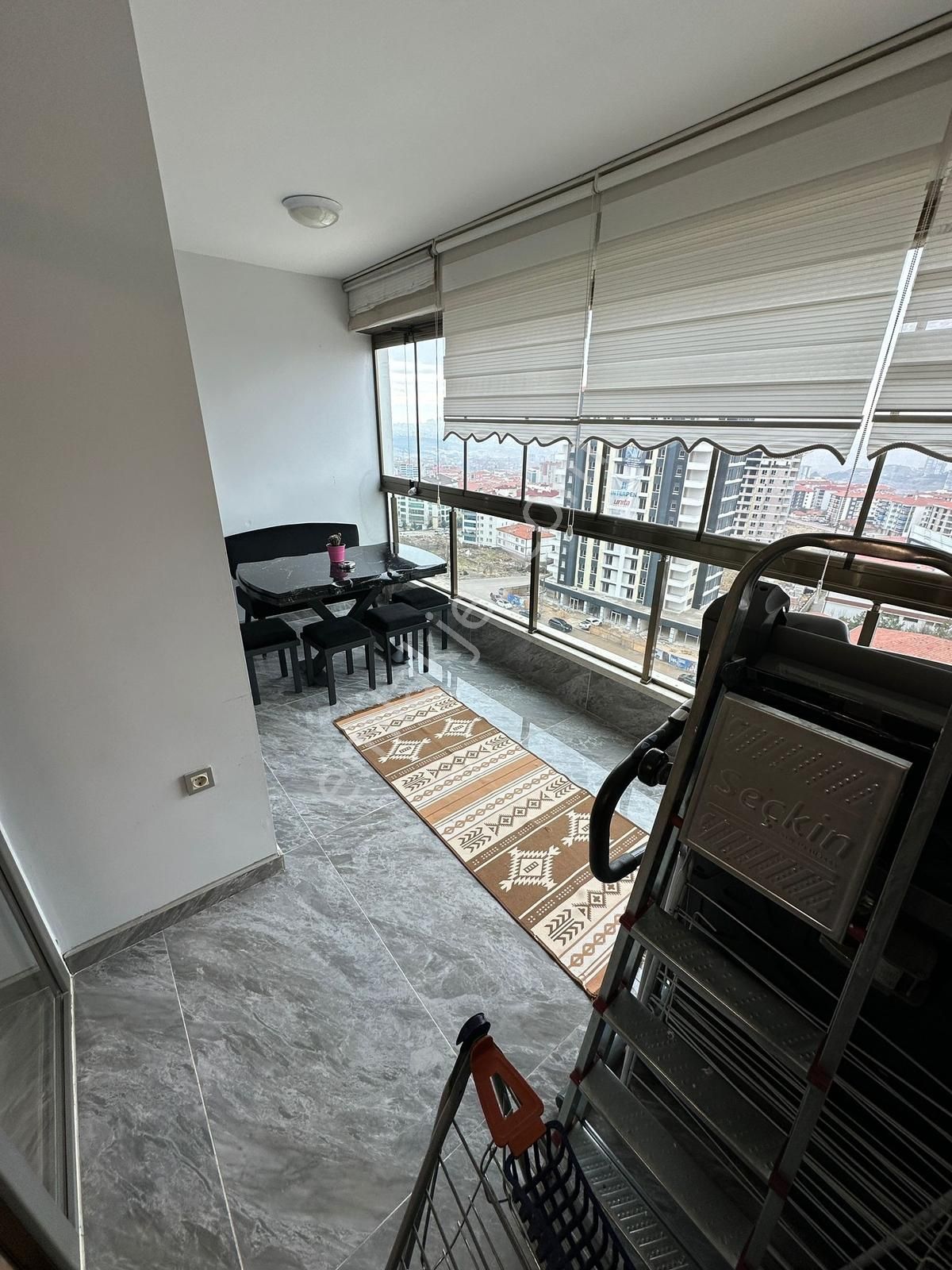 Polat Live Emlaktan Kaçırılmayacak Geniş M² 3,5+1 Satılık Daire - Görsel 28