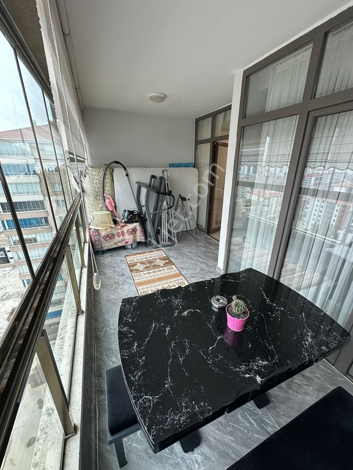 Polat Live Emlaktan Kaçırılmayacak Geniş M² 3,5+1 Satılık Daire - Görsel 12