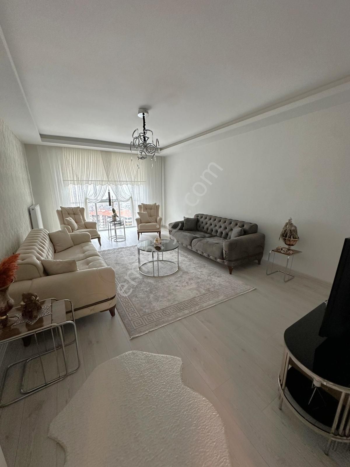 Polat Live Emlaktan Kaçırılmayacak Geniş M² 3,5+1 Satılık Daire - Görsel 14