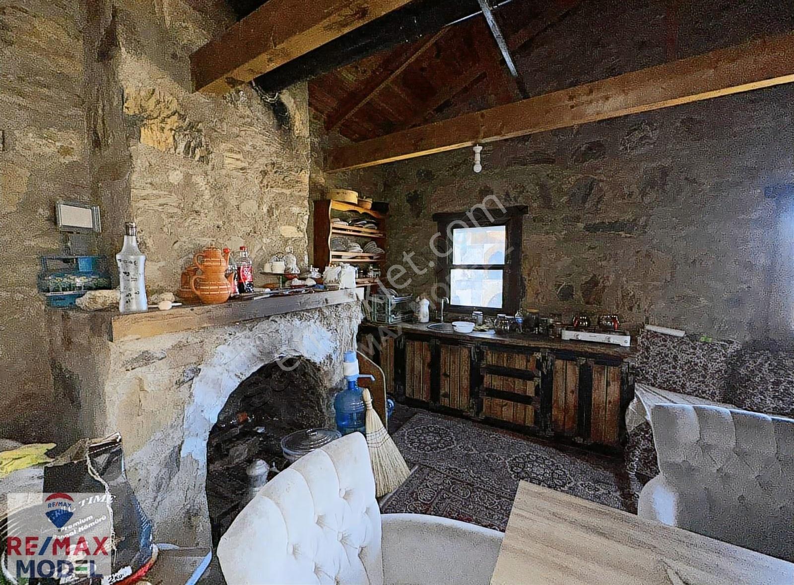 İçinde Taş Evi Olan Elektriği Suyu Yolu Bulunan Satılık Arsa - Görsel 12