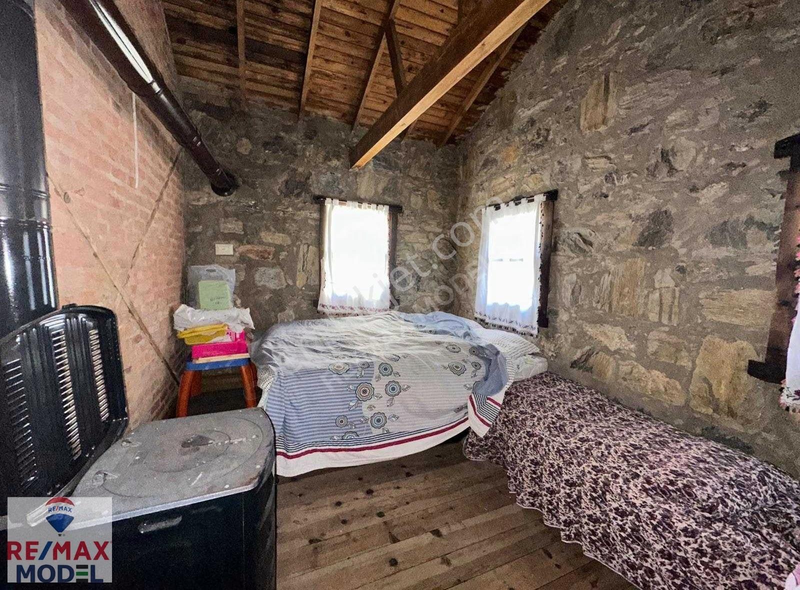 İçinde Taş Evi Olan Elektriği Suyu Yolu Bulunan Satılık Arsa - Görsel 22