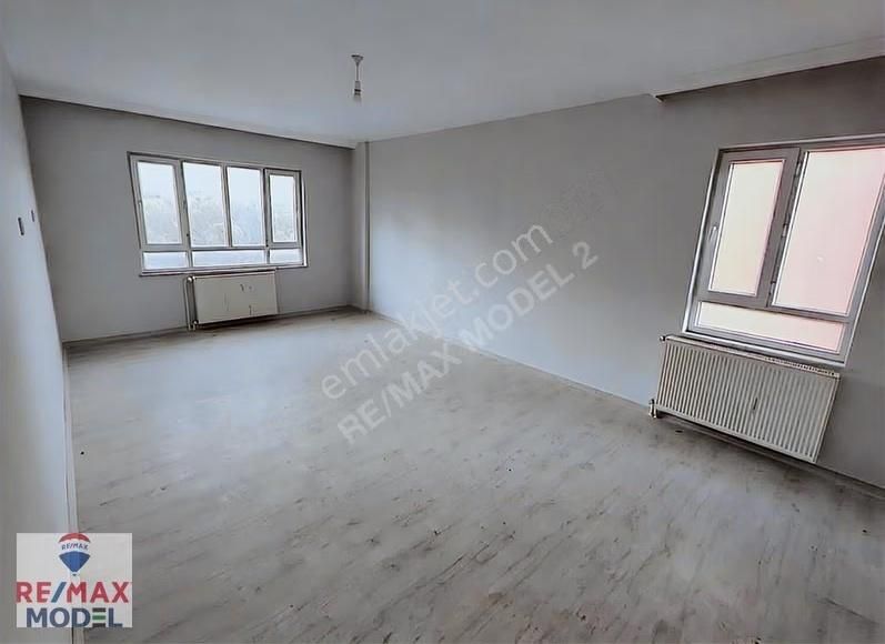 Remax Model Den Mehmet Akif Ersoy Mahallesinde 2+1 Satılık Daire