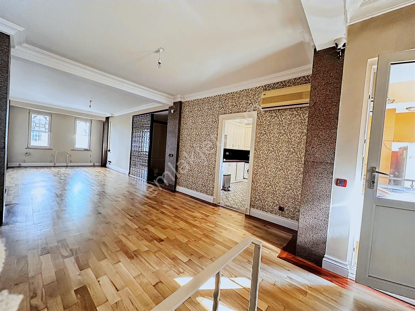 Kadırga 3katlı Müstakil Binada Bahçeli Dekorasyonlu Özelmülk - Görsel 5