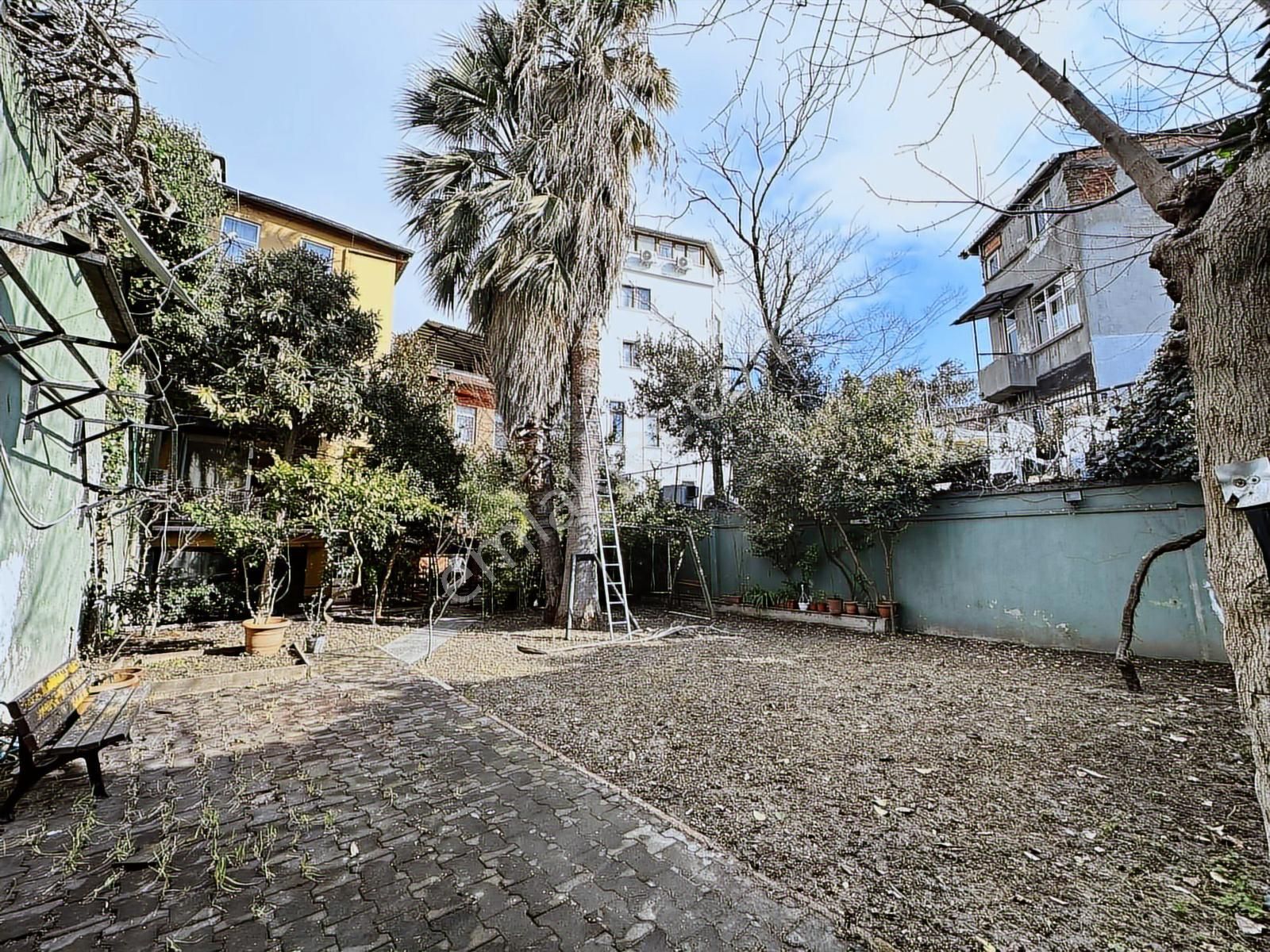 Kadırga 3katlı Müstakil Binada Bahçeli Dekorasyonlu Özelmülk - Görsel 19