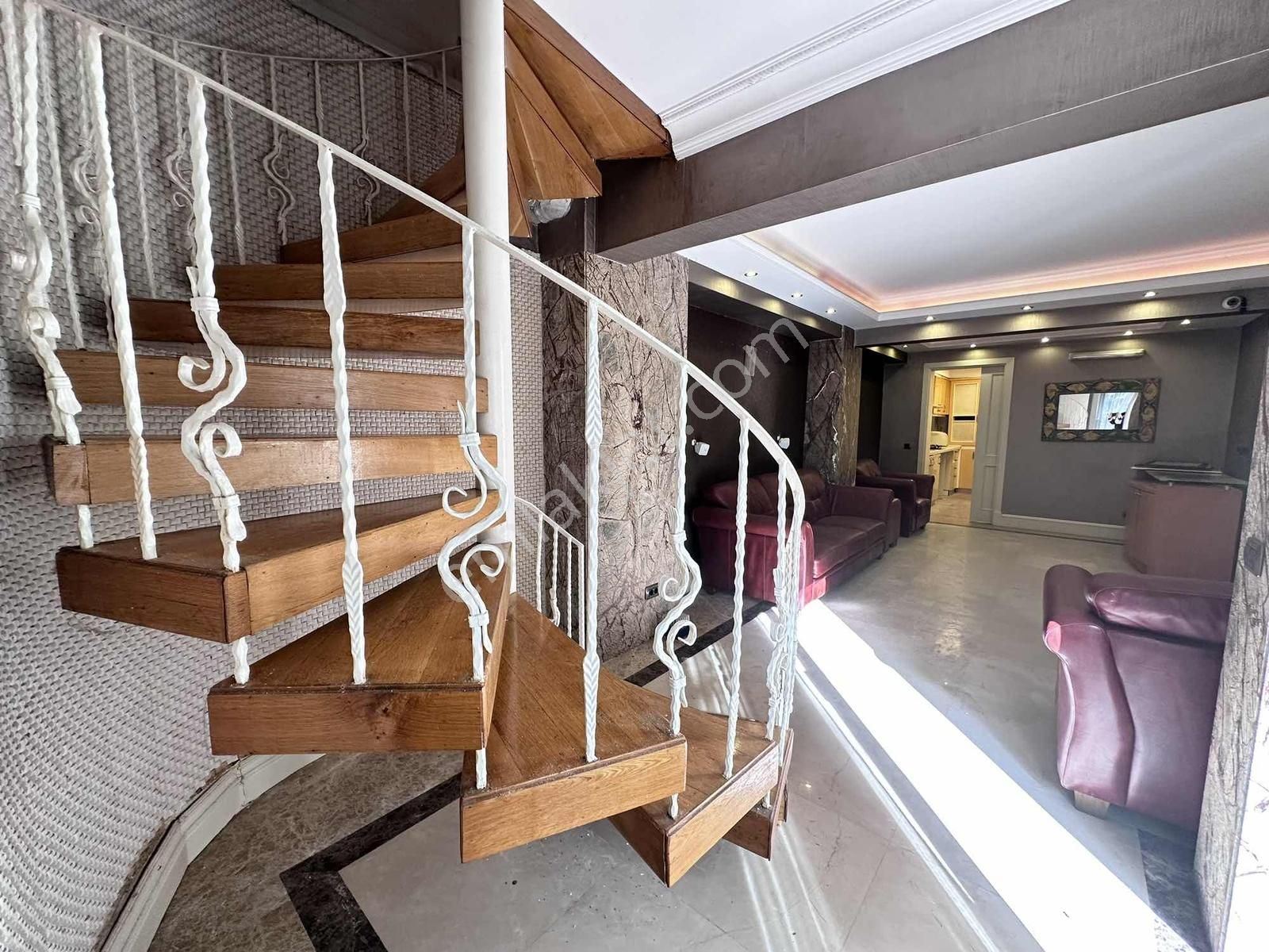 Kadırga 3katlı Müstakil Binada Bahçeli Dekorasyonlu Özelmülk - Görsel 25