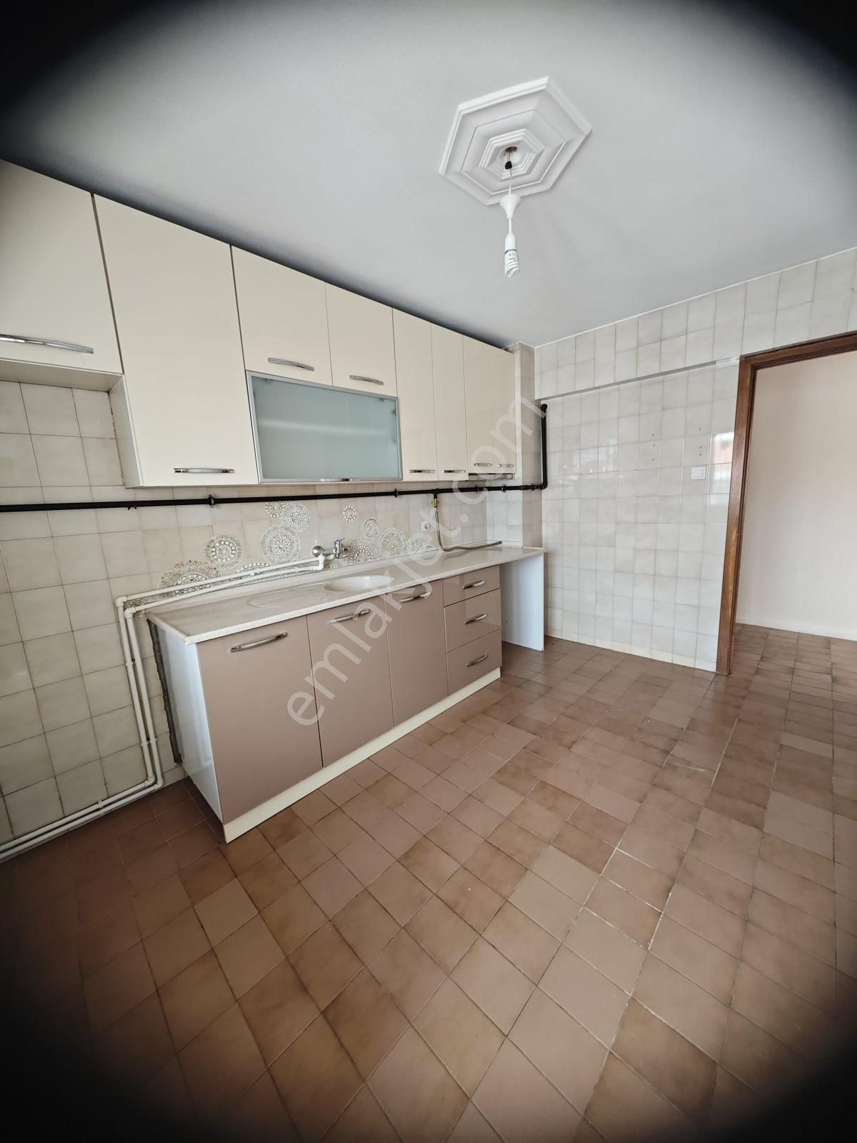 Poligon Askeriye Yakını Asansörlü Köşe Cepheli Doğalgazlı Arakat - Görsel 6