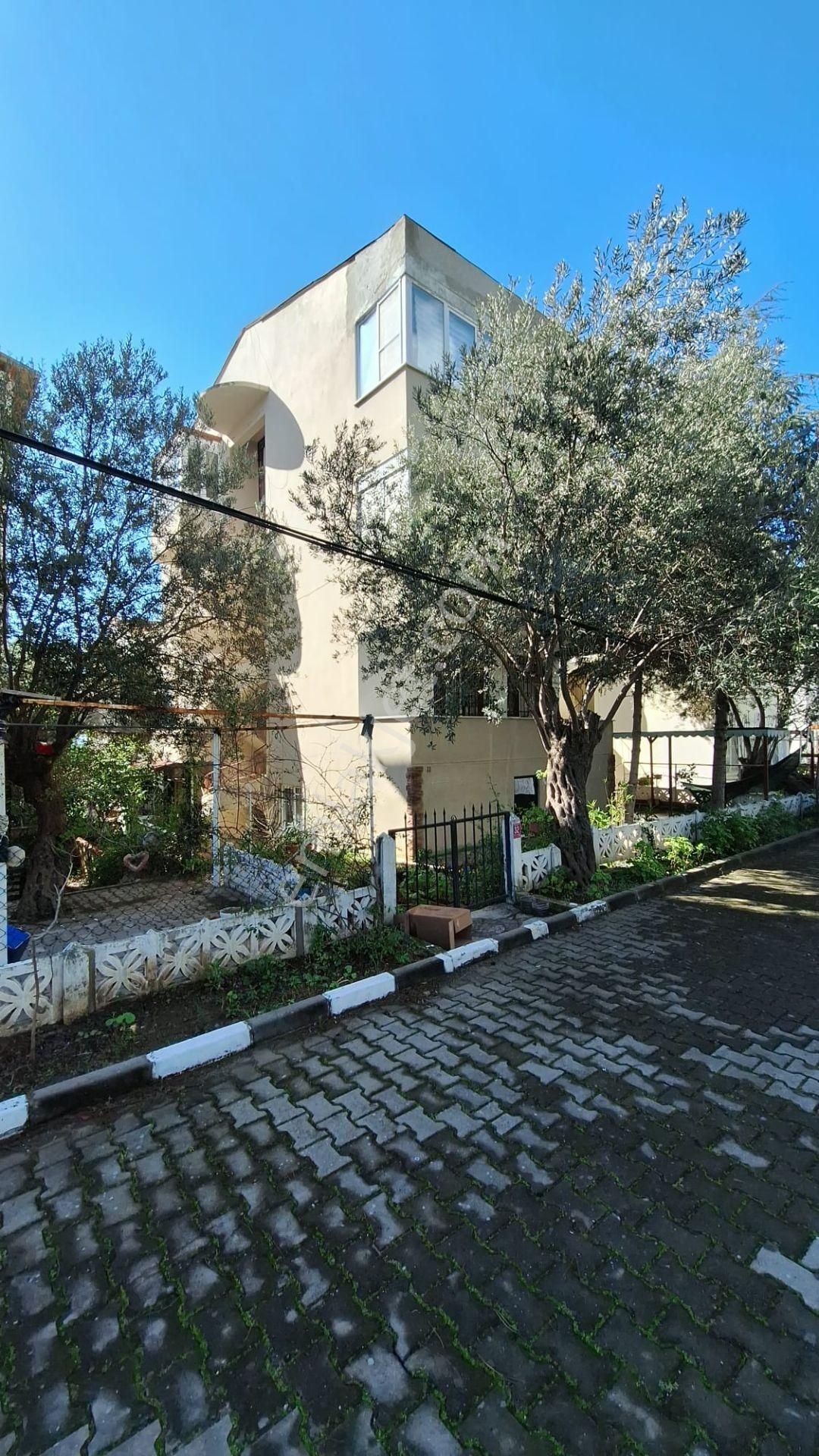Edremit Altınoluk'ta Deniz Manzaralı Satılık 2+1 Daire