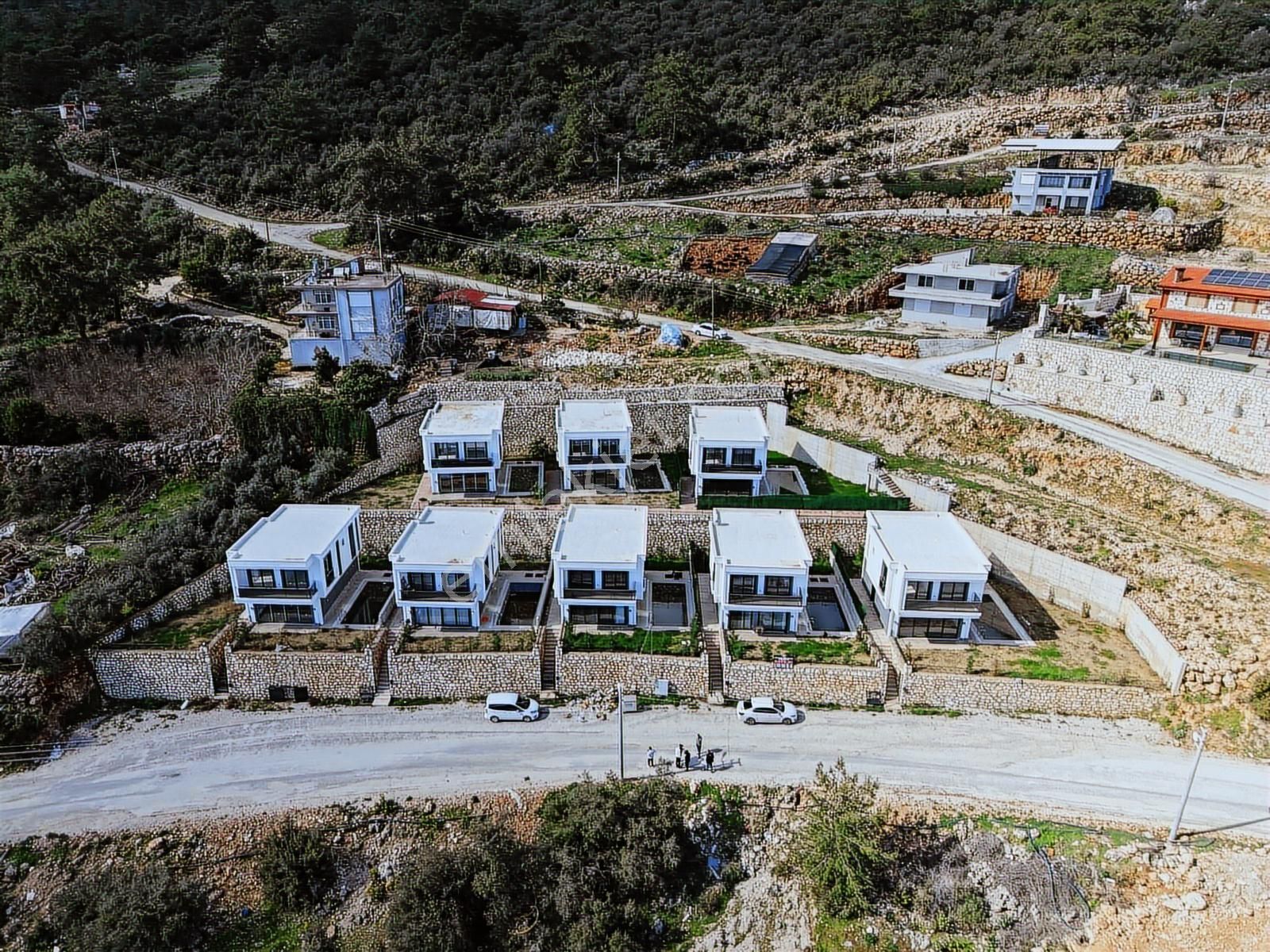 Gökhan Gökdemir'den Deniz Ve Doğa Manzaralı Satılık Villa