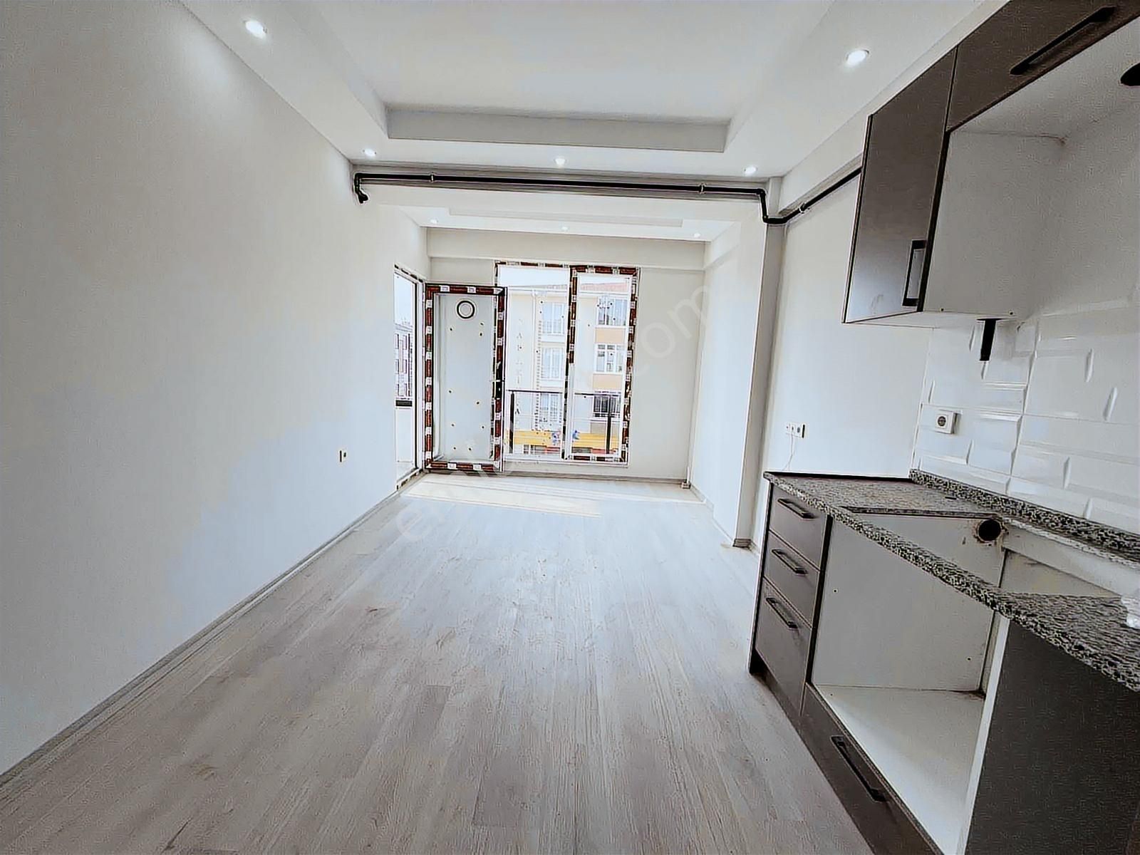 Çobançeşme'de Merkezi Konumda 1+1 Sıfır Ara Katta Satılık Daire - Görsel 4