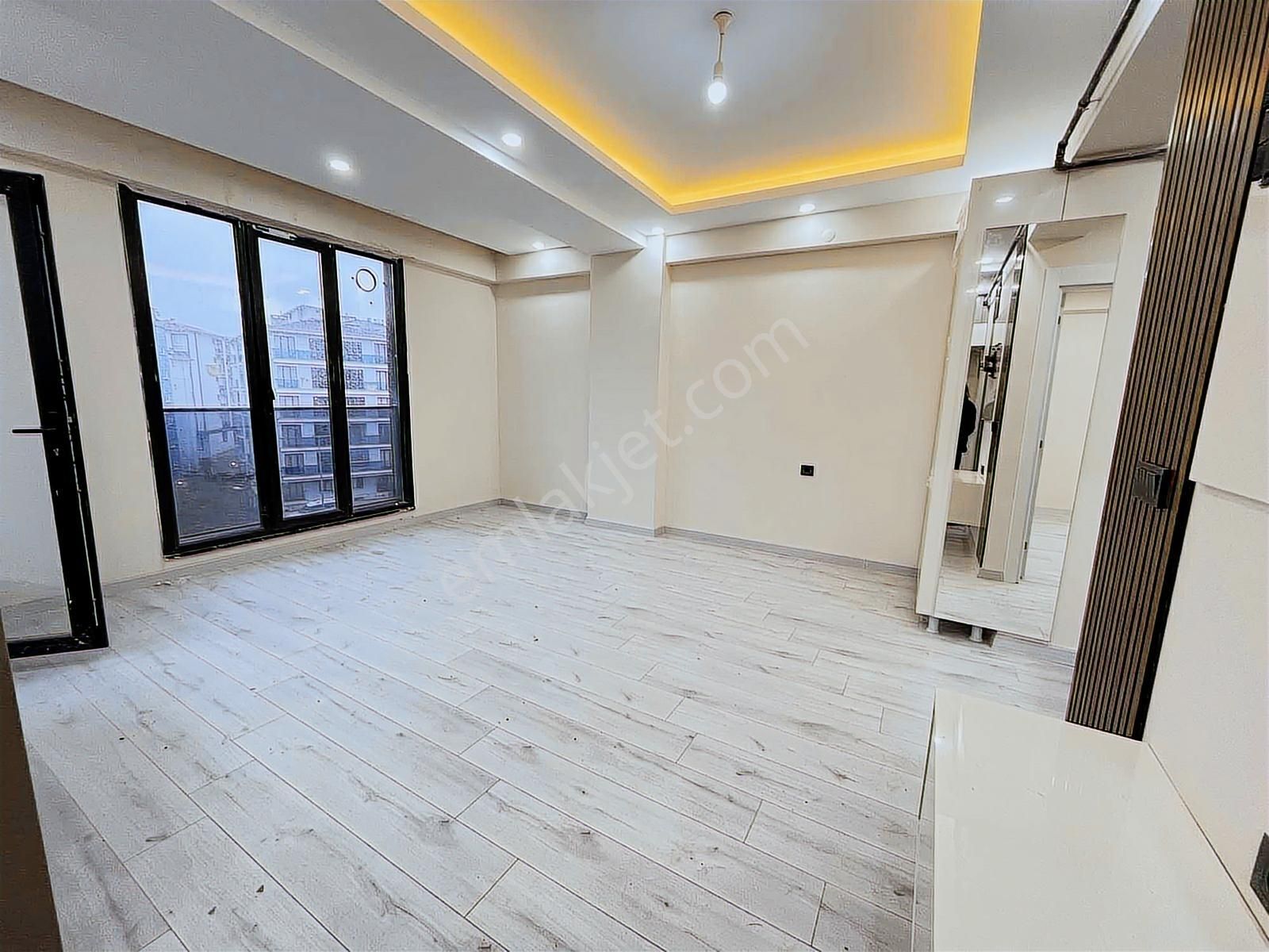 Rumeli'de Havuzlu Lüx 1+1 Geniş Satılık Daire Fırsatı