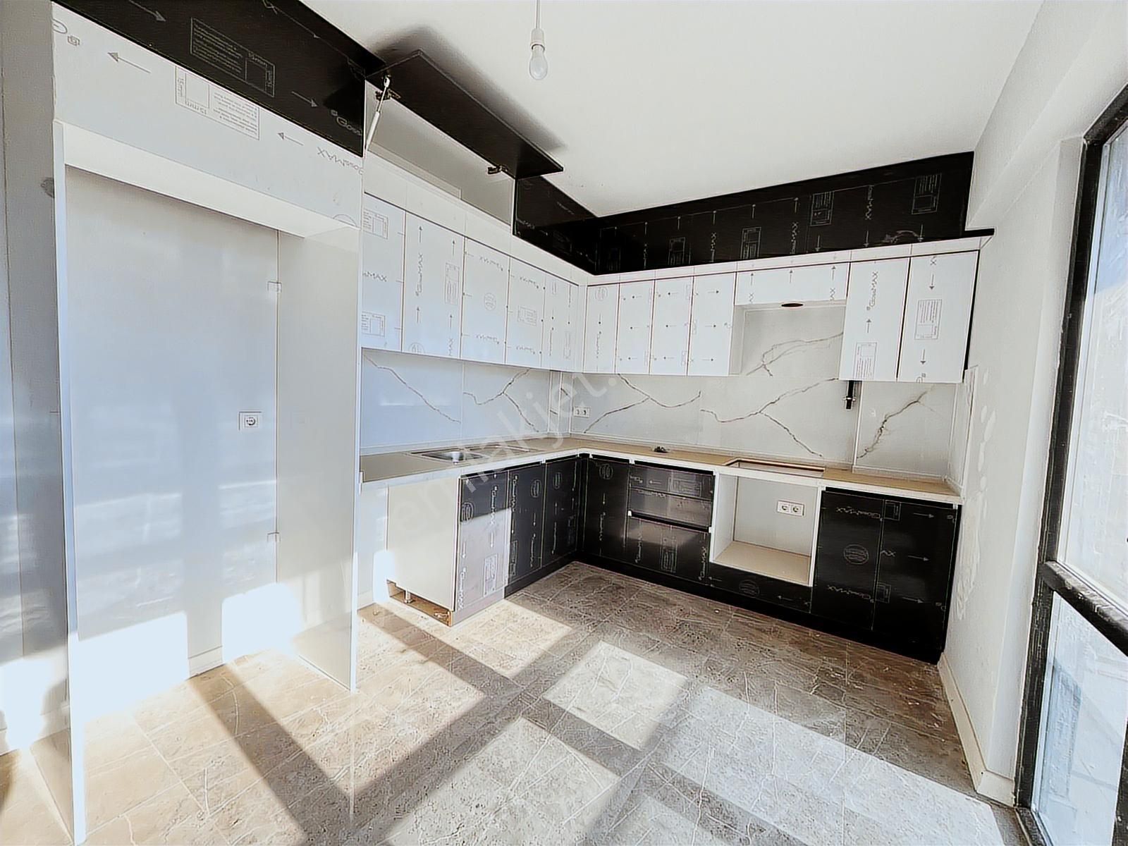 Yatay Mimari Site İçinde 2+1 Satılık Geniş Daire