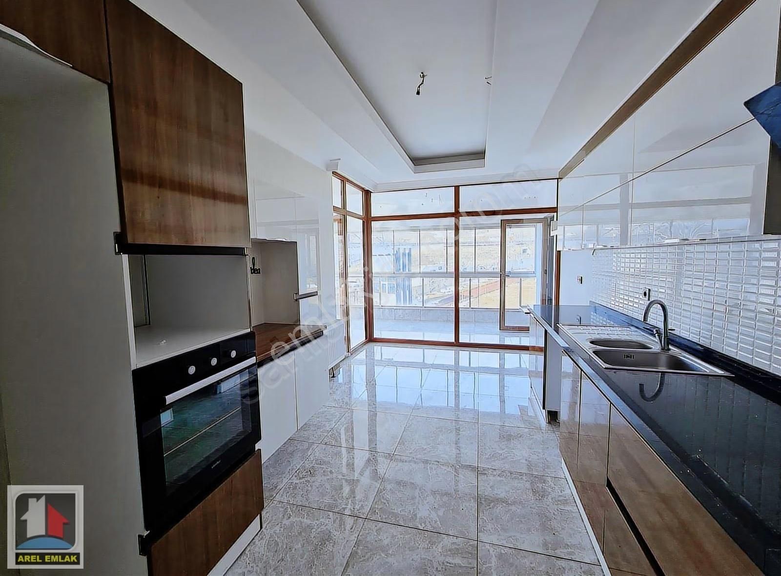 Arel'den Bağlıca Three Life Ta Ferah Geniş Kullanışlı 4+1