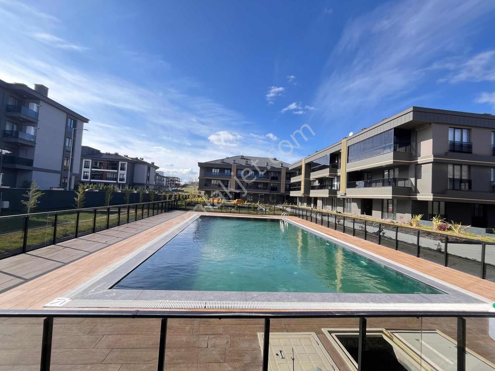 Havuzlu Kapalı Otopark Lüks Site İçerisinde 2+1!!!