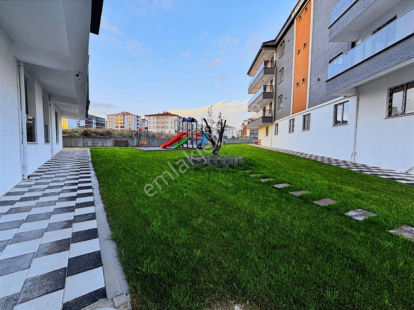 Rumeli'de 2+1 Geniş Kullanışlı Havuzlu Site İçinde Satılık Daire - Görsel 6