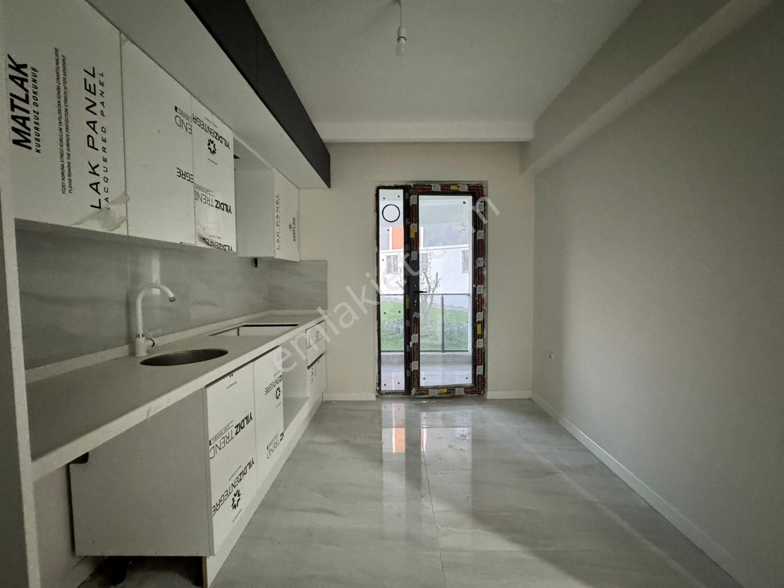 Rumeli'de 2+1 Geniş Kullanışlı Havuzlu Site İçinde Satılık Daire - Görsel 3