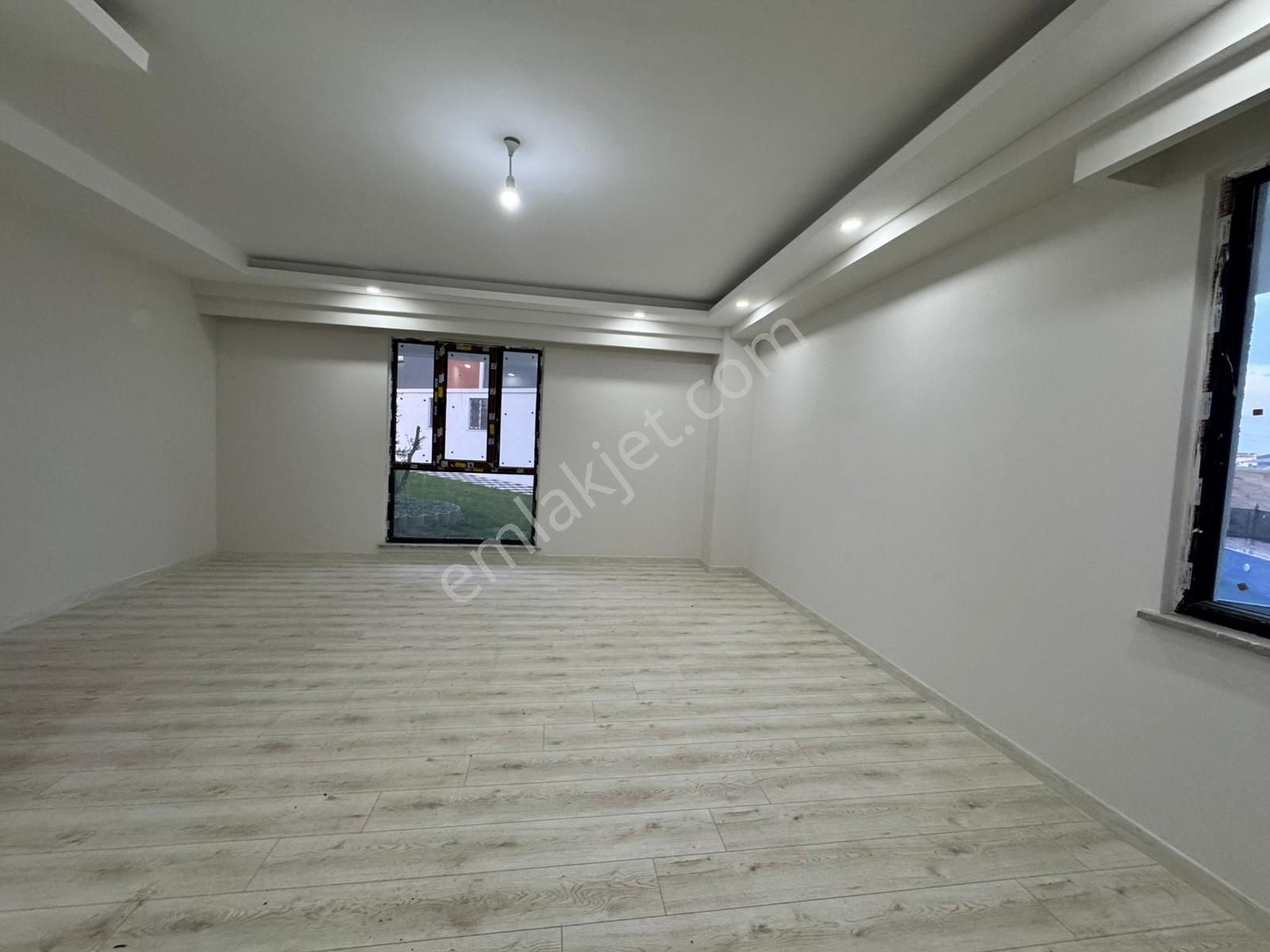 Rumeli'de 2+1 Geniş Kullanışlı Havuzlu Site İçinde Satılık Daire - Görsel 2