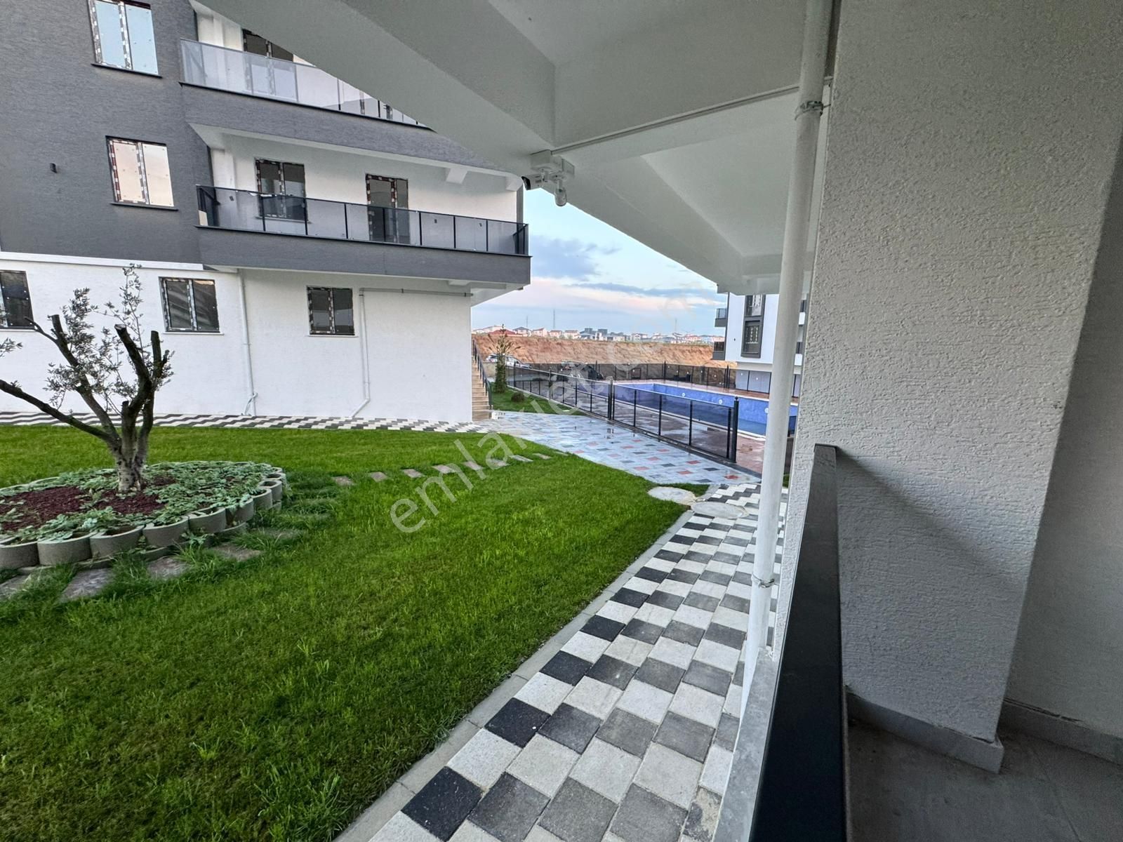 Rumeli'de 2+1 Geniş Kullanışlı Havuzlu Site İçinde Satılık Daire - Görsel 9