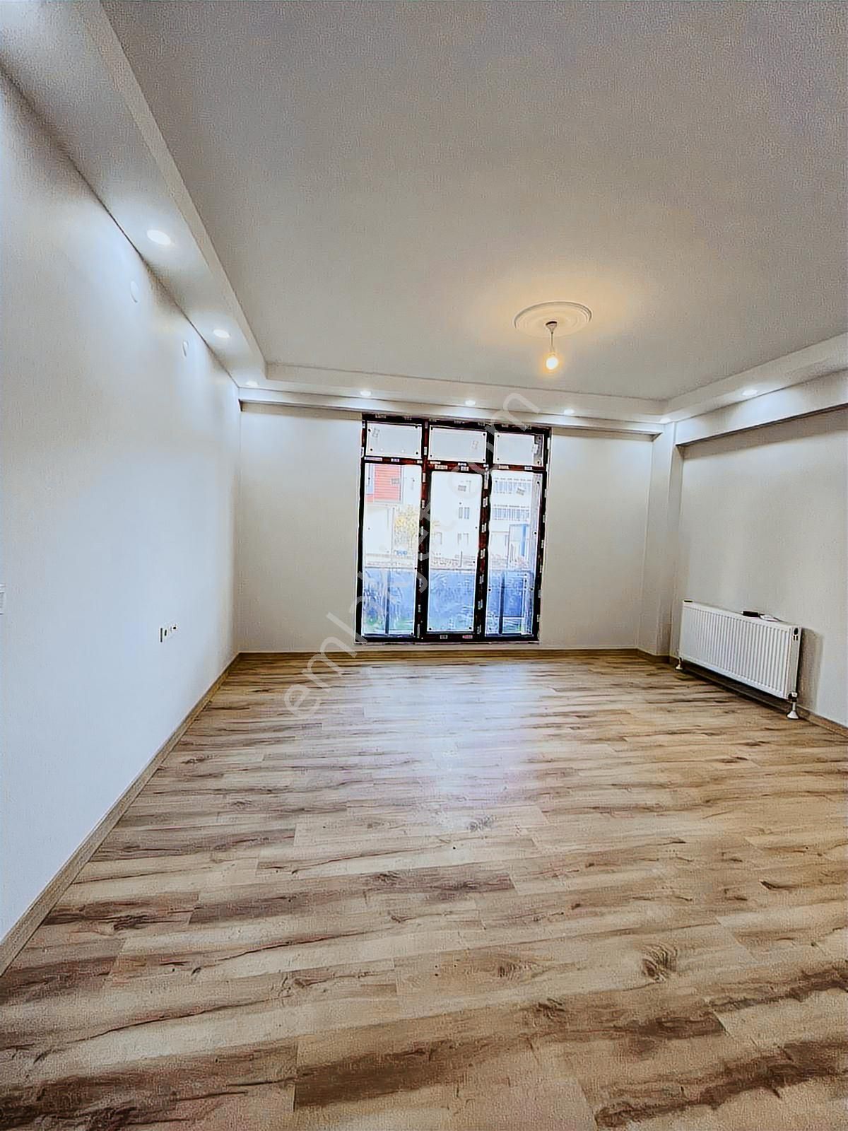 Çorlu Ç.çeşmede 2+ 1 Site İçinde Balkonlu Giriş Kat