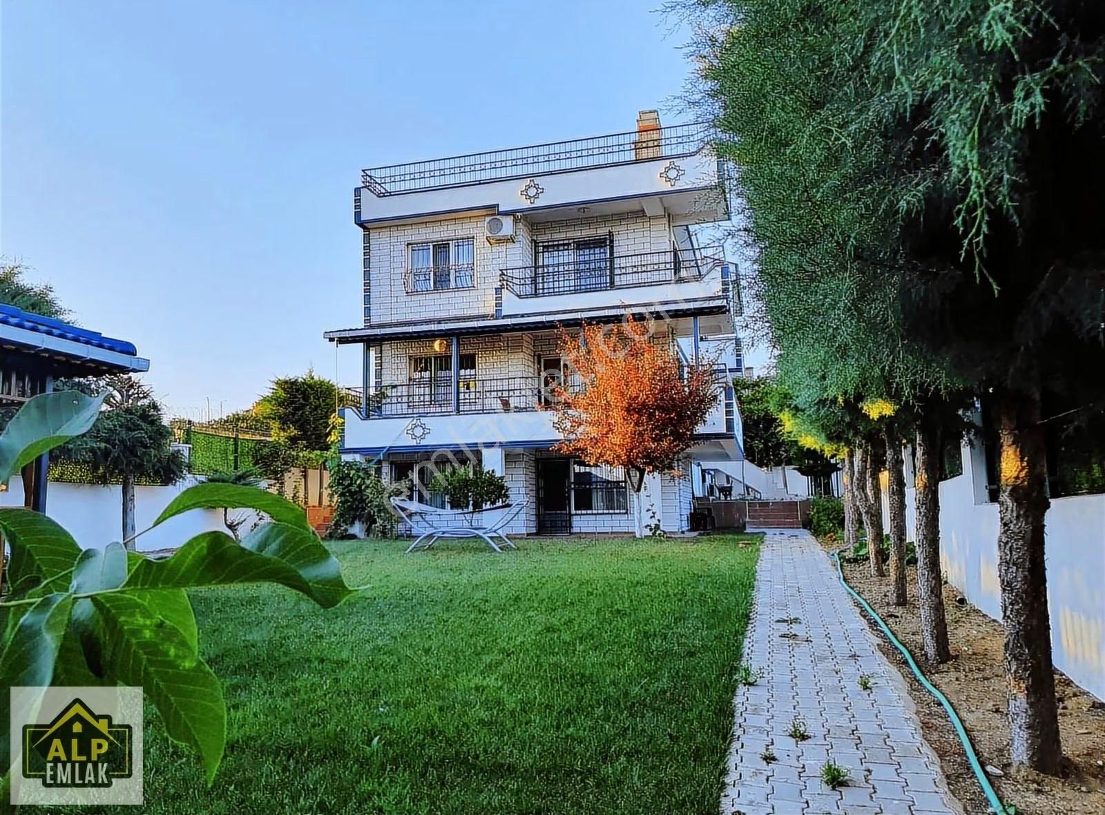 Büyükcekmece Kamilobada Full Deniz Manzaralı Villa