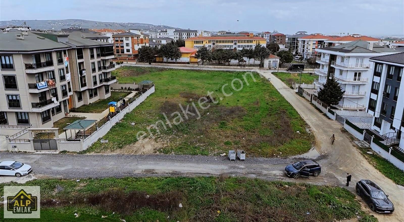 Alp Emlaktan Selimpaşada 4kat 1 Emsal 700 Metre Köşe Başı Satlık