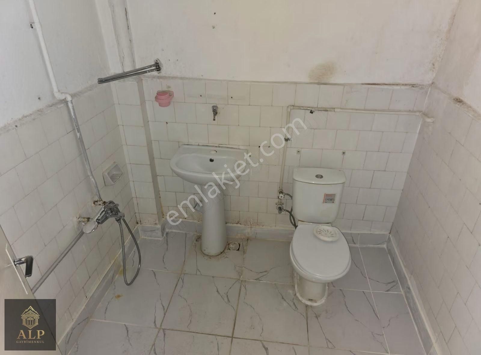 Alp Gayrimenkul'den Hastane Metroda Asansörlü İskanlı Ön Cephe - Görsel 3