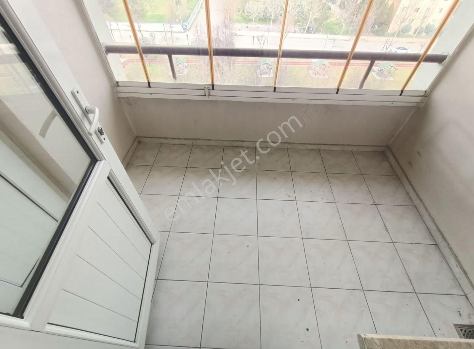 Buğra Dan Spor Sitesinde 24 Saat Güvenlikli Boş 3+1 Daire - Görsel 29