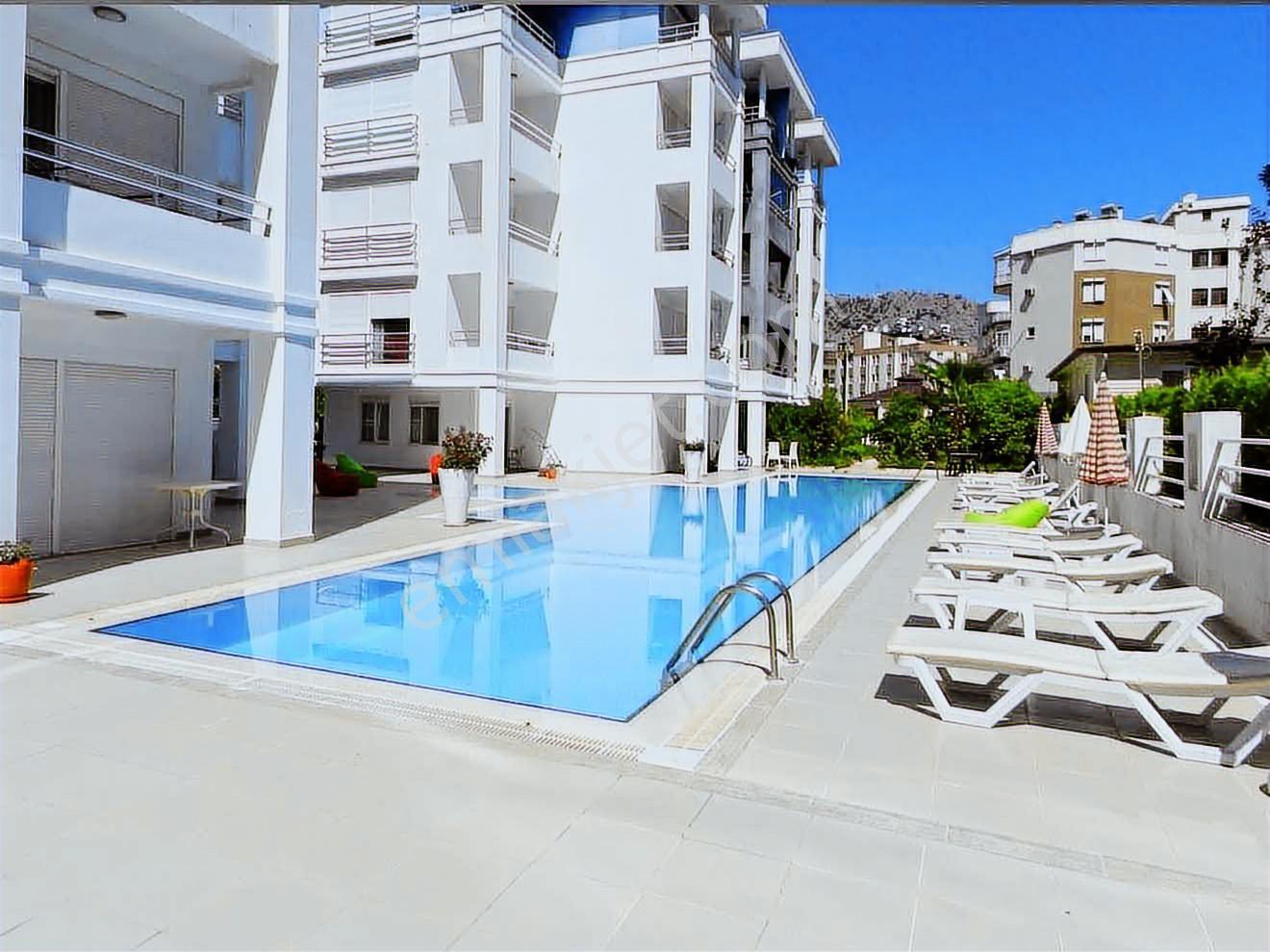 Poınt Invest'ten Central Resort 1+1 Denize 500m2