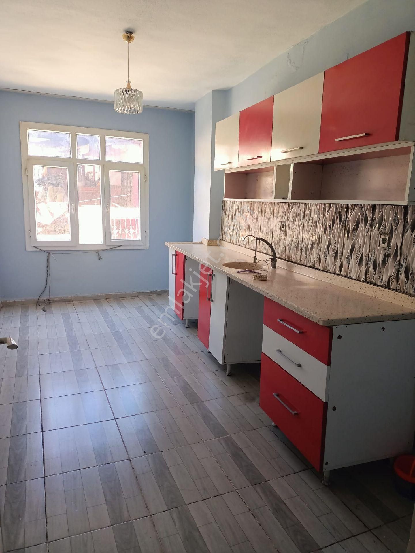 5 Ocak Mah 4 Katlı Binanın 1.ve 2. Kiralıktır - Görsel 6