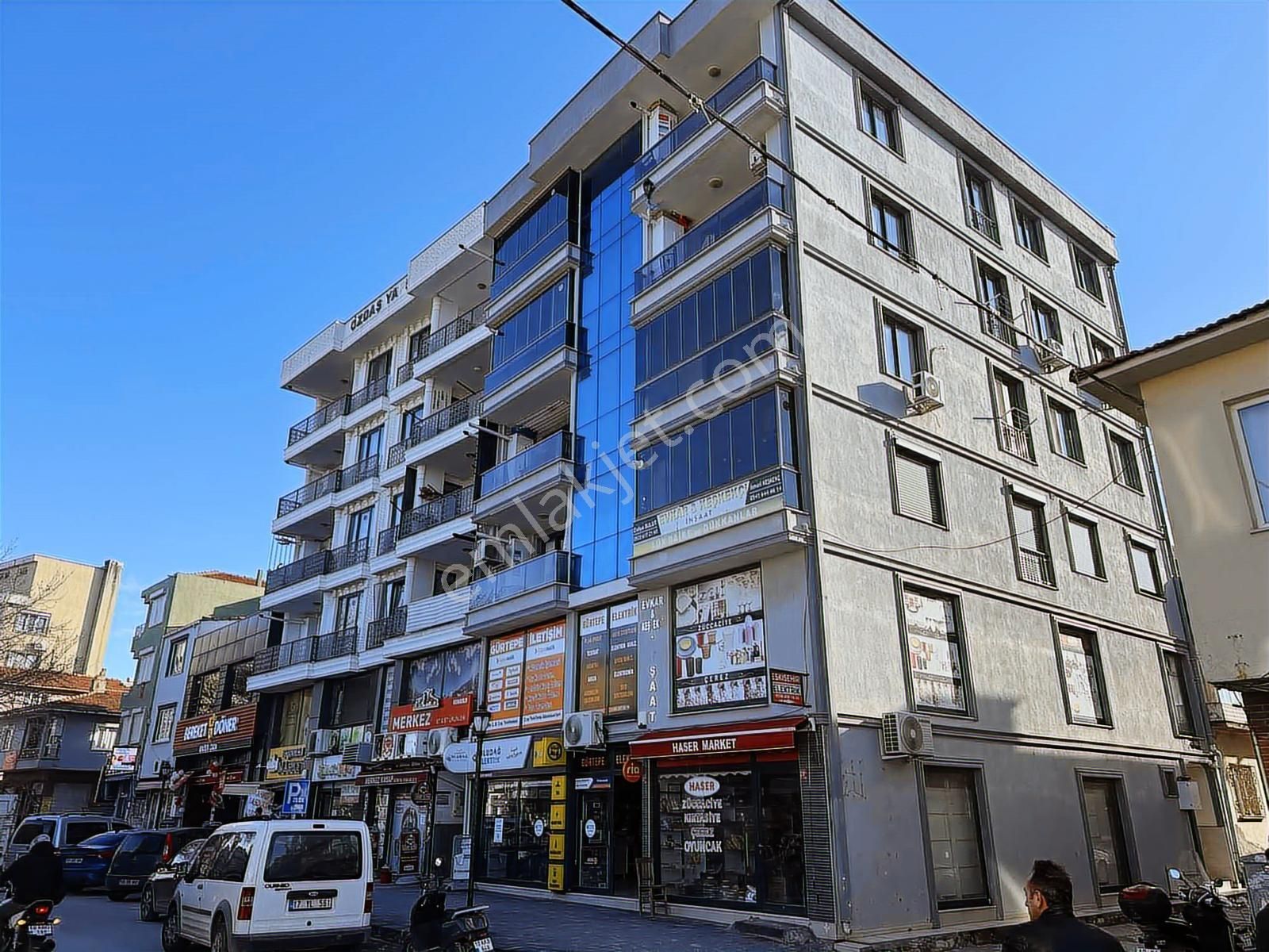 Merkezde Full Eşyalı 2+1 Kaliteli Büyük Doğalgazlı Daire