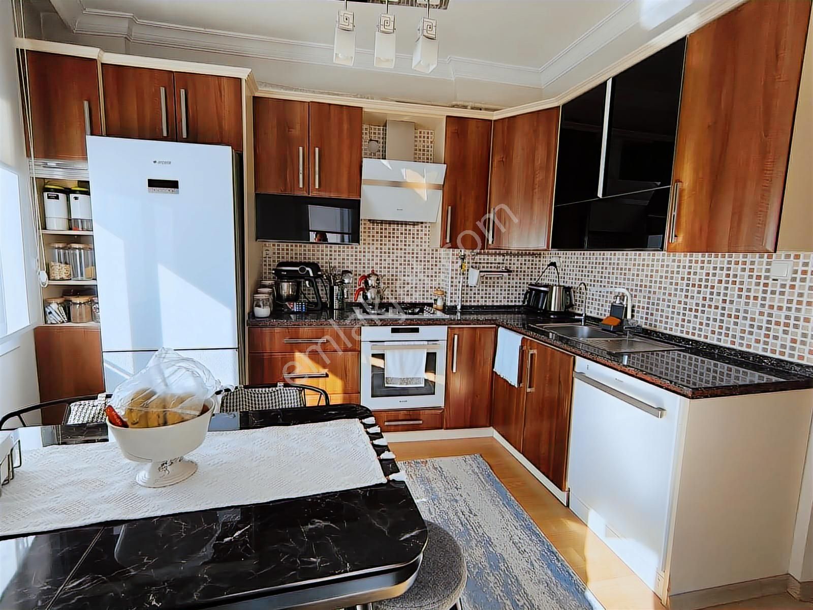 3+1 135m2 Brüt Arakat Aydınlık Bakımlı