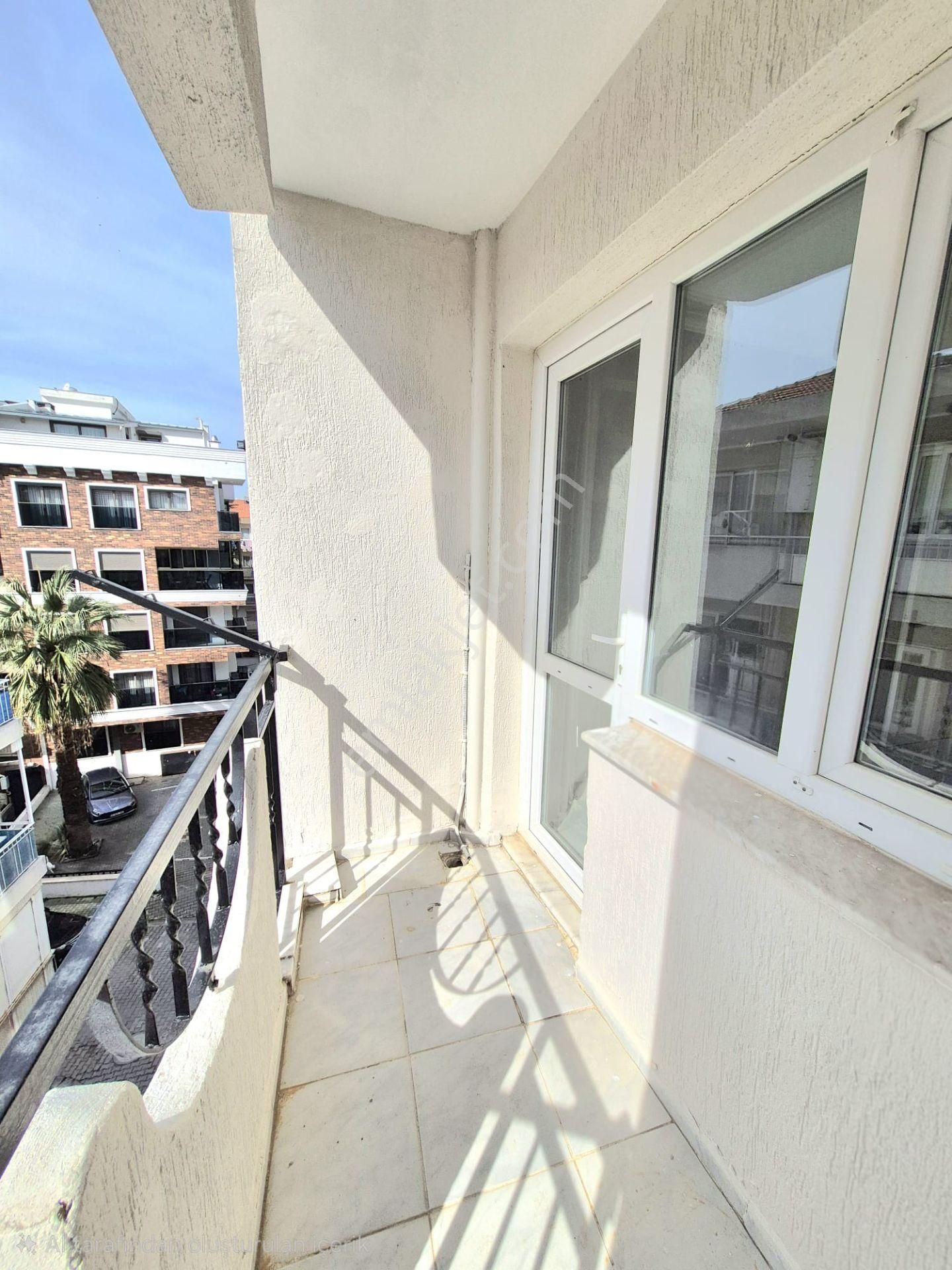 K.yaka Alaybey Merkezde D.gazlı Çift Cephe Köşe Bina 3+1 145m2 - Görsel 16