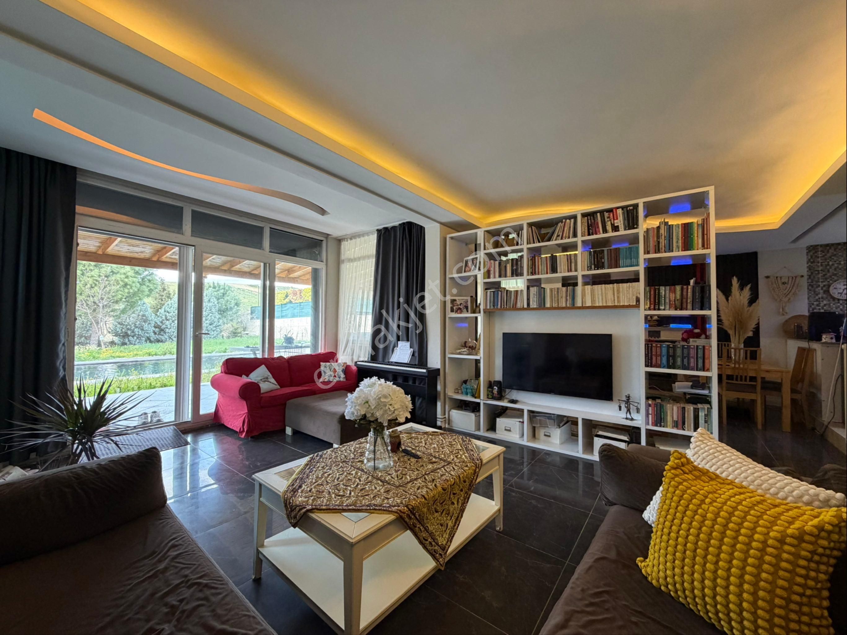 Seferihisar Güzelçiftlik Villalarında Tam Müstakil Havuzlu Villa - Görsel 8