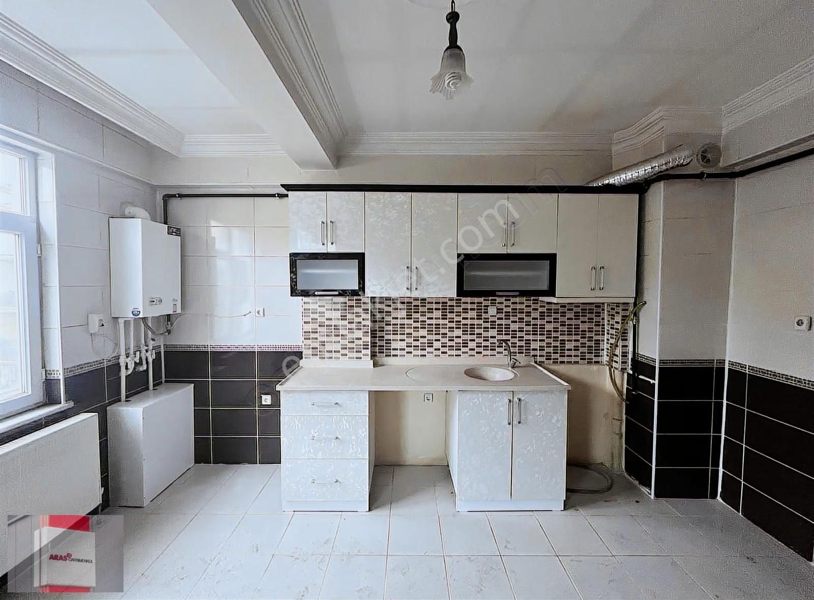 Aras Gyo'dan Işıklar Mahallesinde Bakımlı 3+1 Kiralık Daire