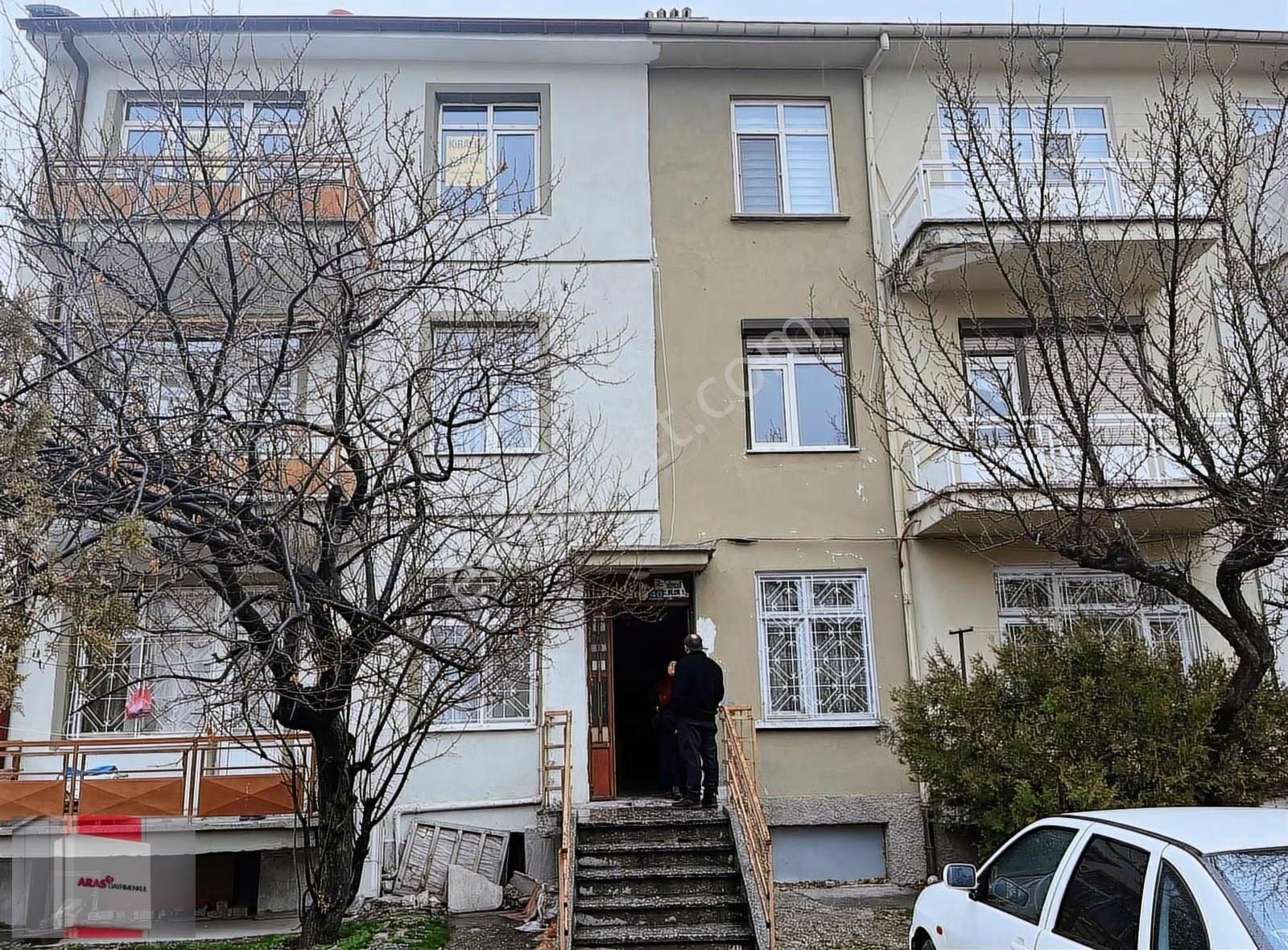 Aras Gyo'dan Binkonutlar Mahallesinde Bakımlı 3+1 Kiralık Daire