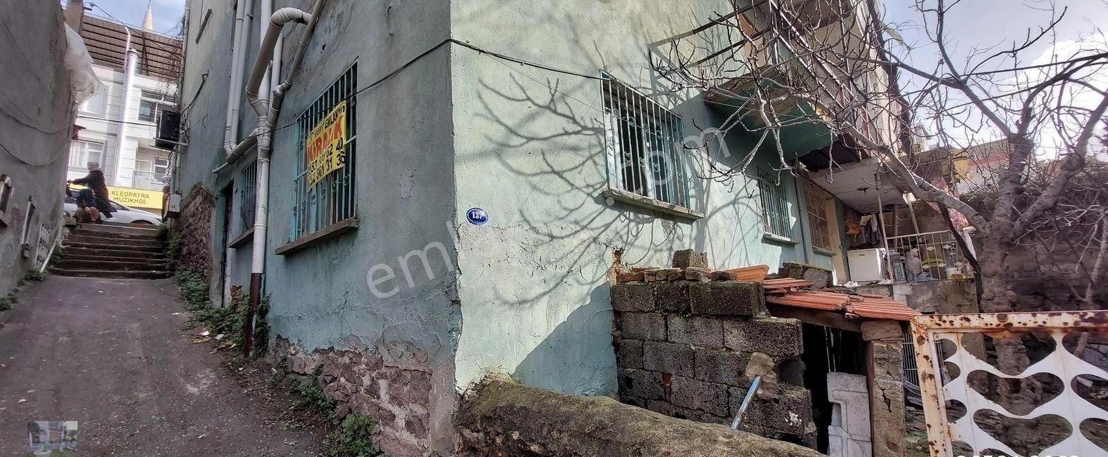 Bayraklı Gümüşpala Aile Hekimliği Altında Kiralık 1+1 Daire Kan