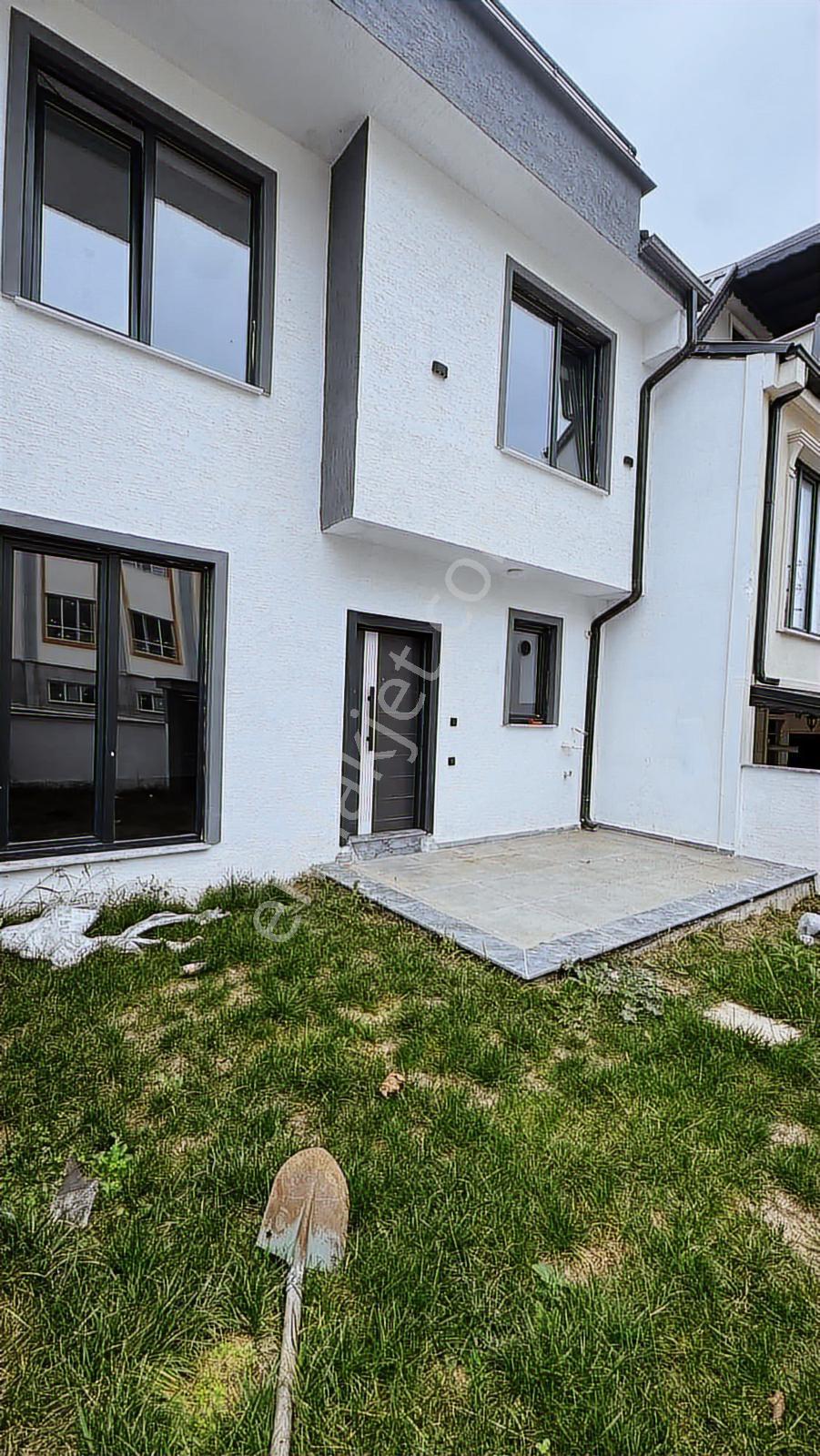 Eşsiz Konuma Sahip Fırsat Tripleks Villa - Görsel 15