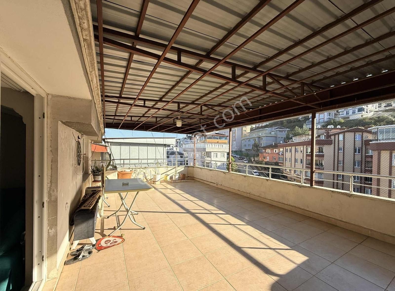 Esenevler'de Deniz Manzaralı Masrafsız 5+1 Dubleks Daire - Görsel 2