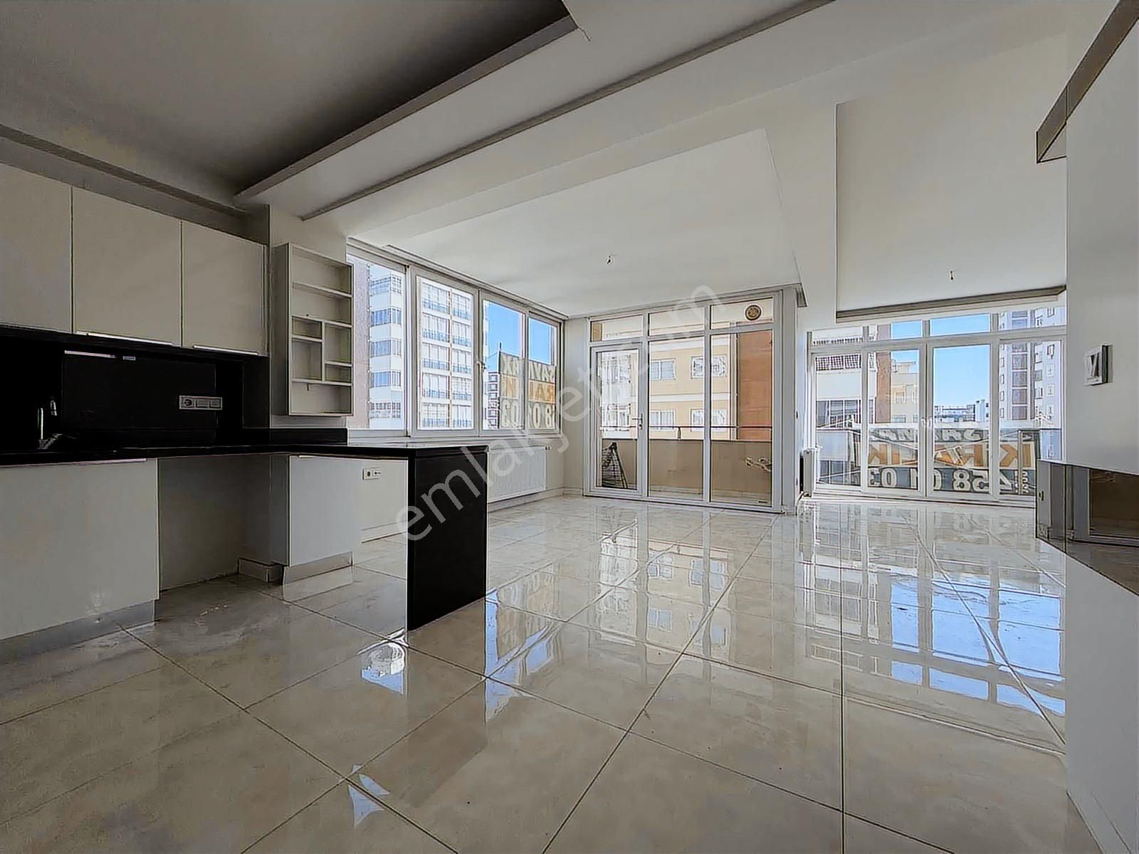 Pınar'da 2+1 90 M2 Güvenlikli Havuzlu Site İçi Kiralık Daire - Görsel 3