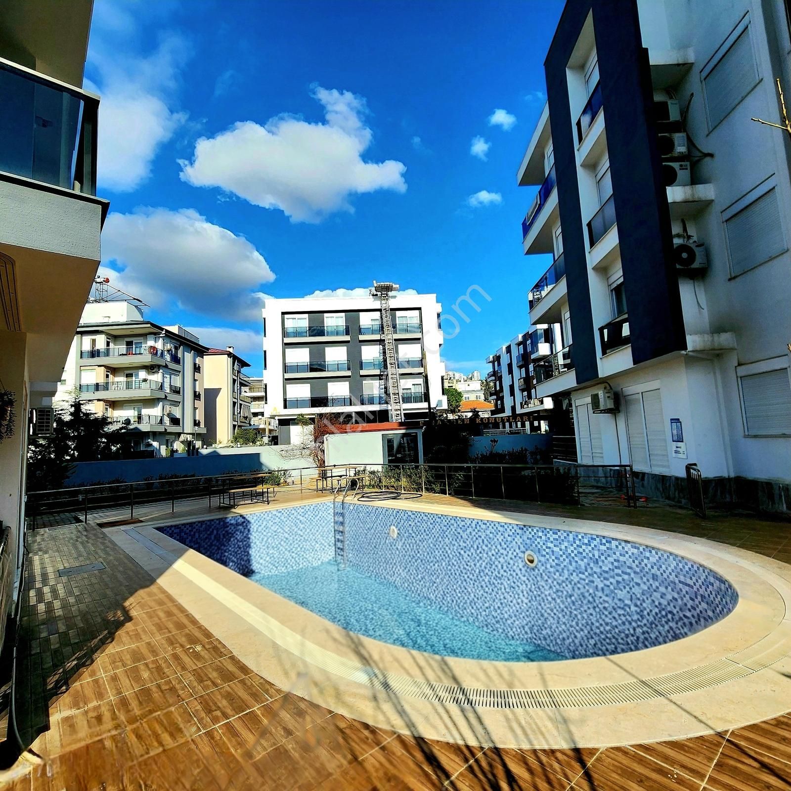 Antalya Kepez De Havuzlu Site İçi Ayrı Mutfaklı Kiralık 2+1daire