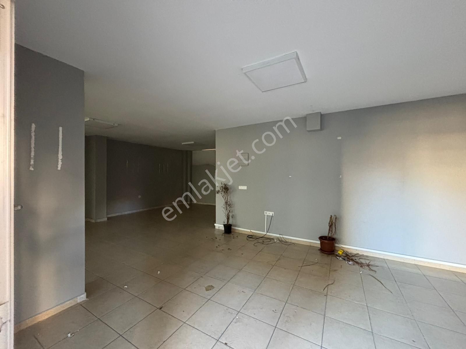 Taşdelen Cumhuriyet İskanlı Her İşe Uygun 115 M2 Kiralık Dükkan - Görsel 5