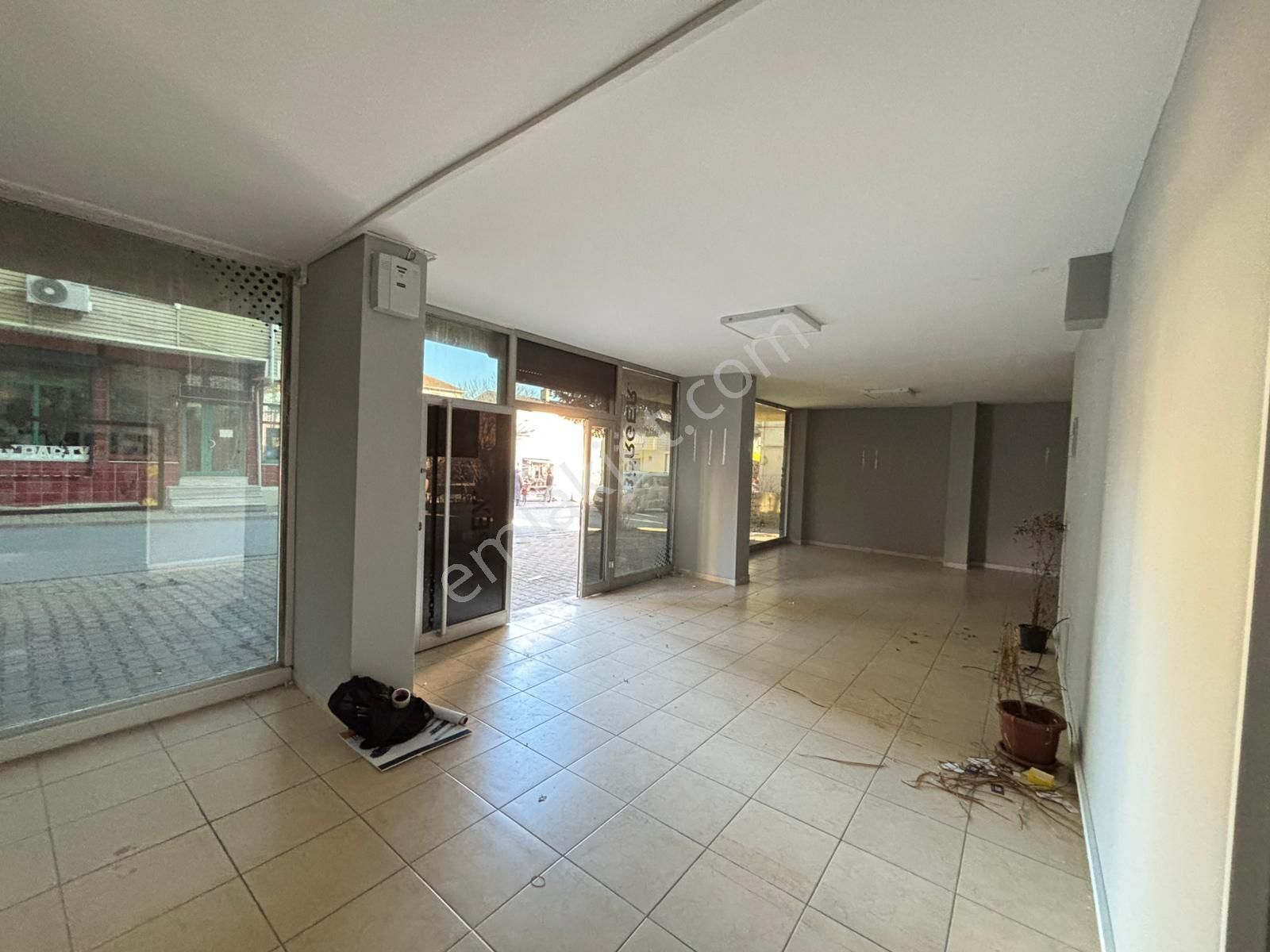 Taşdelen Cumhuriyet İskanlı Her İşe Uygun 115 M2 Kiralık Dükkan - Görsel 19