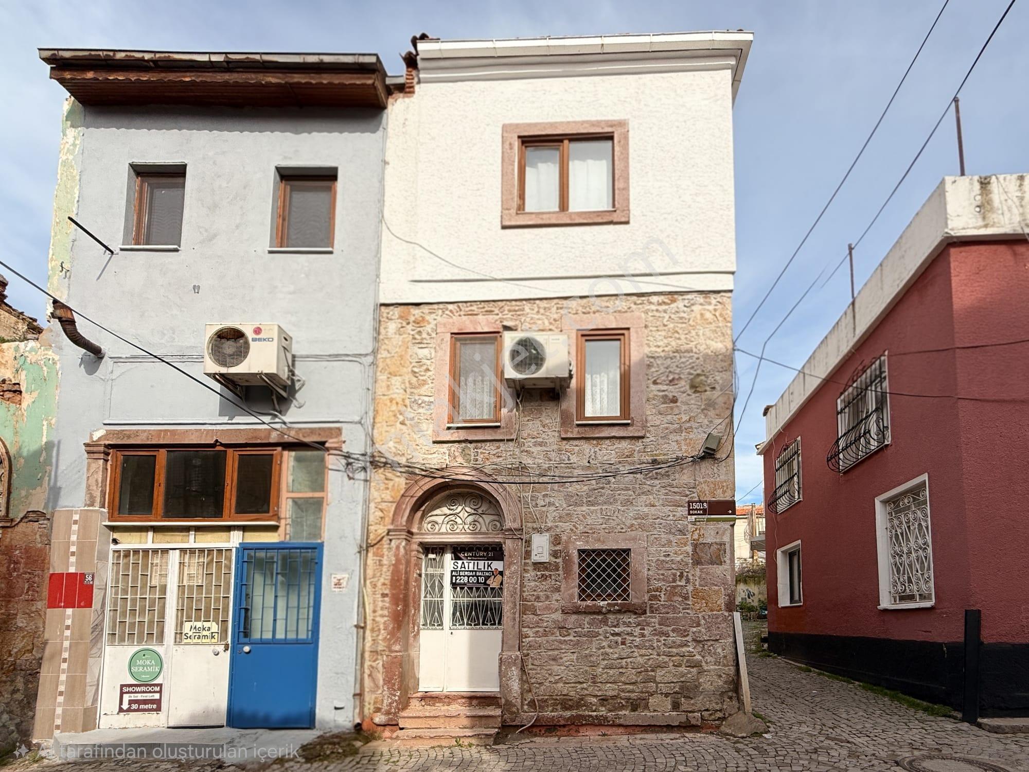 C21 Bal’dan Ayvalık’ta Satılık 3 Katlı (taş) 4+1 Rum Evi