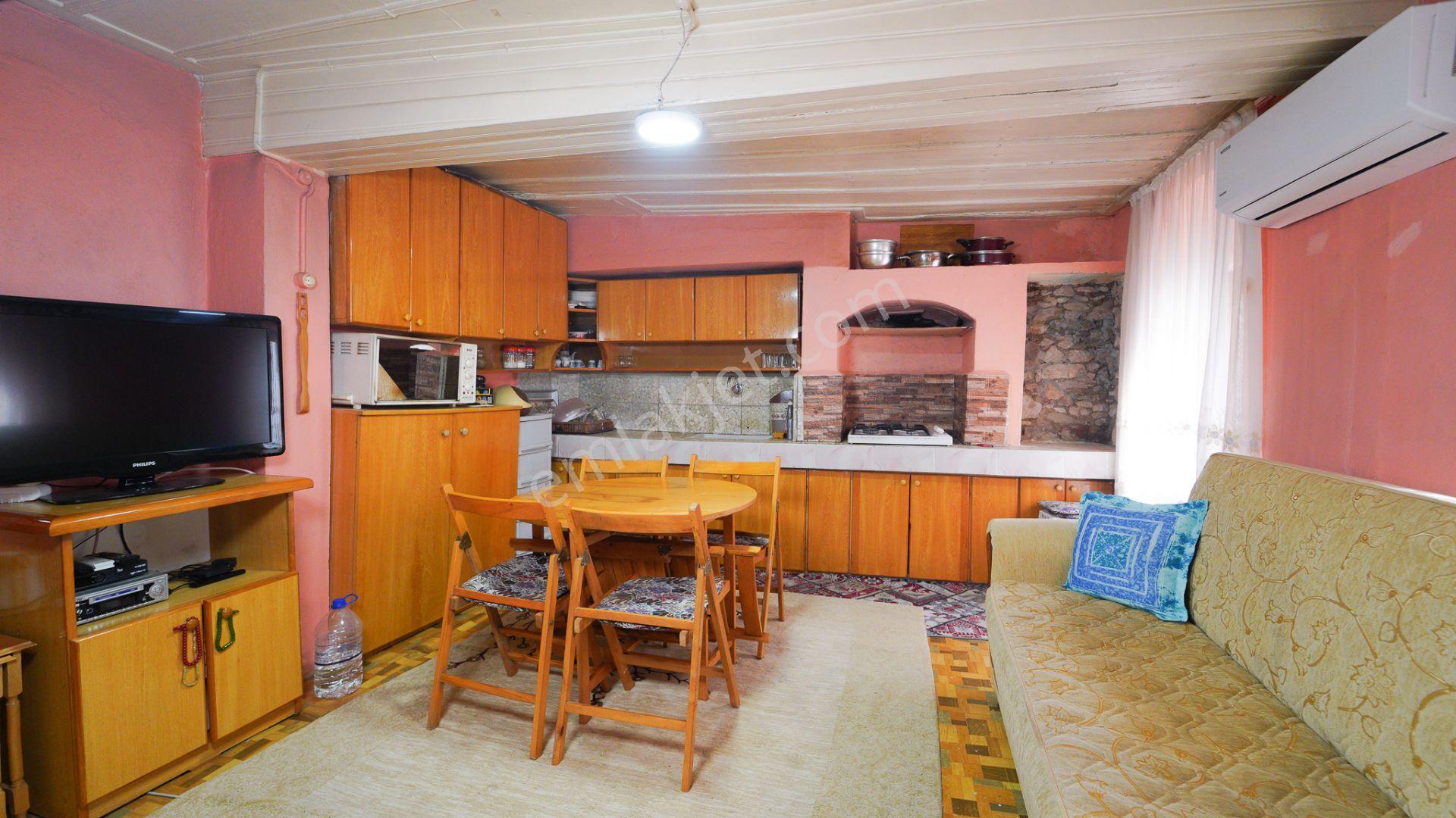 C21 Bal’dan Ayvalık’ta Satılık 3 Katlı (taş) 4+1 Rum Evi - Görsel 18