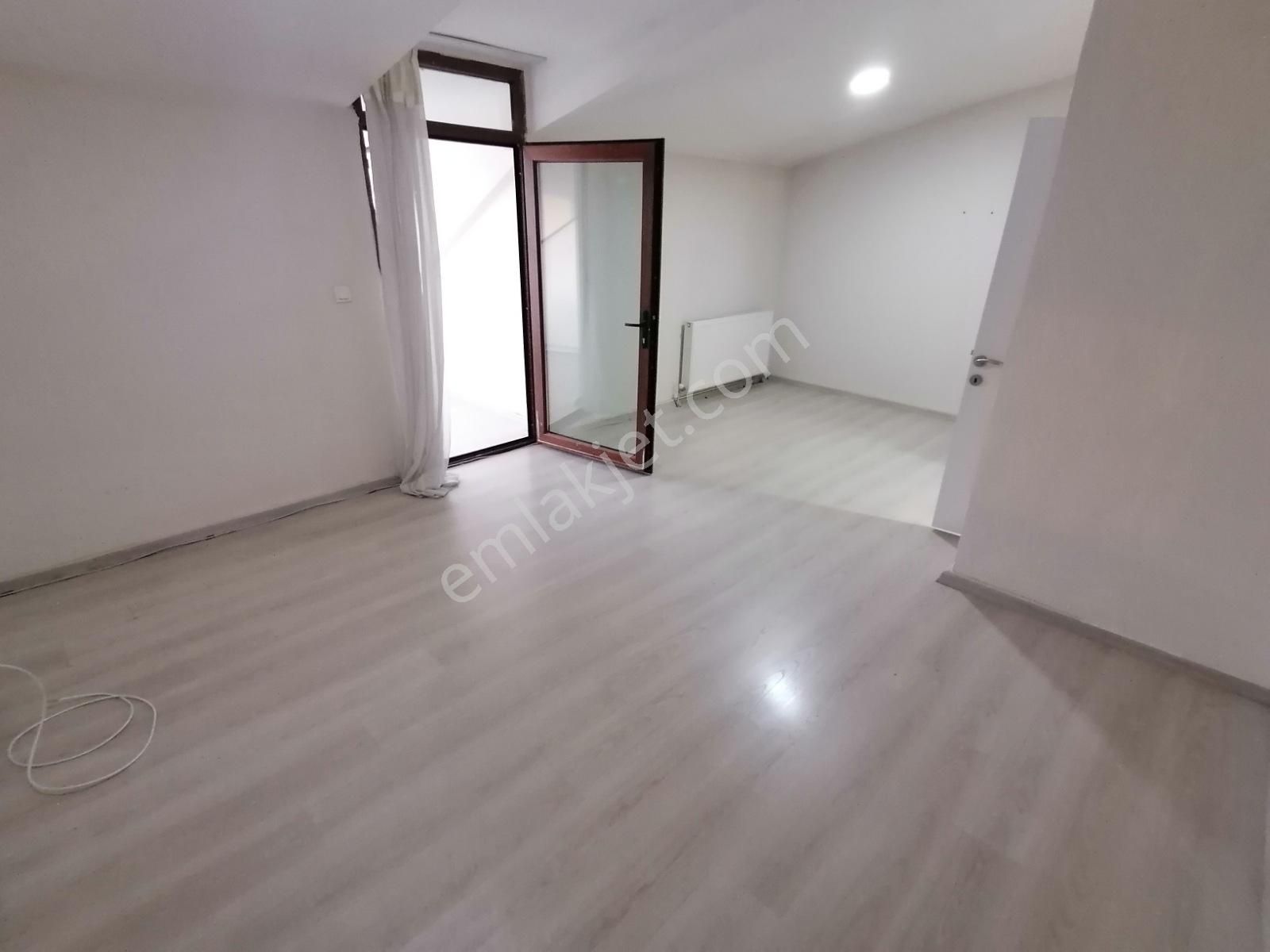 Adnan Kahveci Kolejlerde Site İçi Geniş 1+1 +çift Kapalı Teraslı - Görsel 3