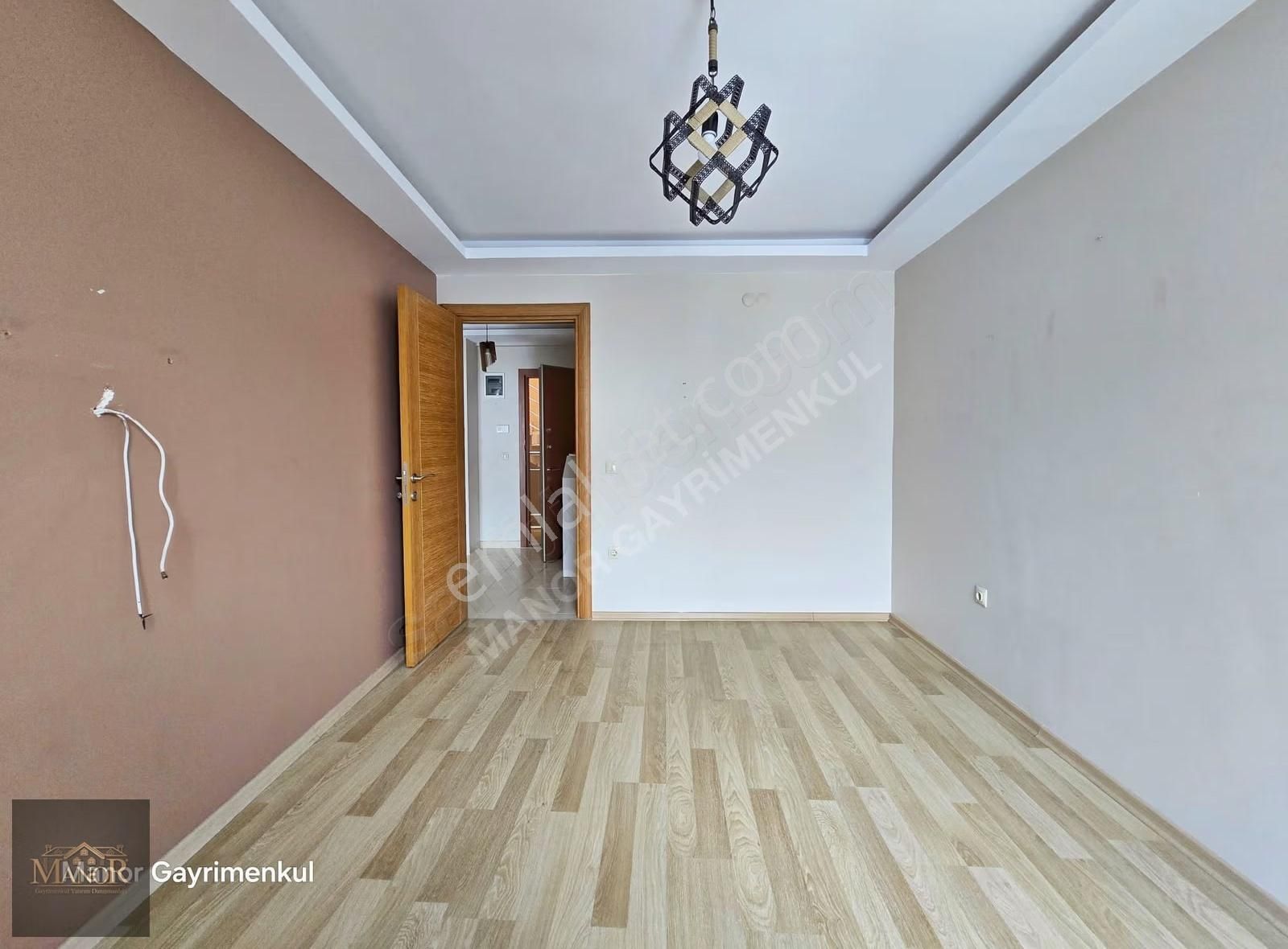 Kuşadası Merkezde Cadde Üzeri 2+1 Daire - Görsel 2