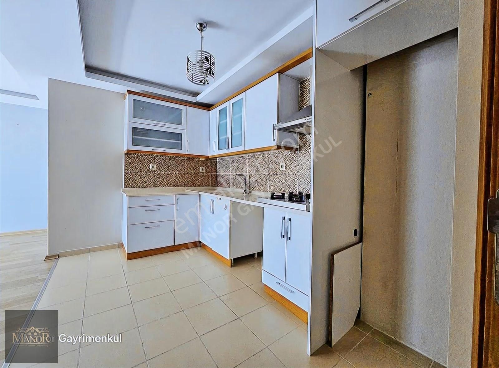 Kuşadası Merkezde Cadde Üzeri 2+1 Daire - Görsel 7